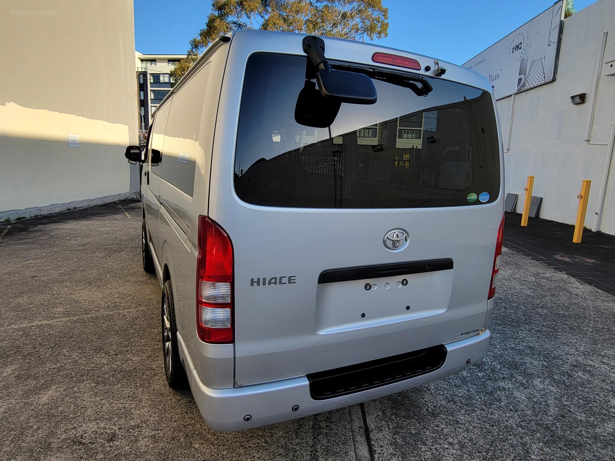 TOYOTA HIACE
