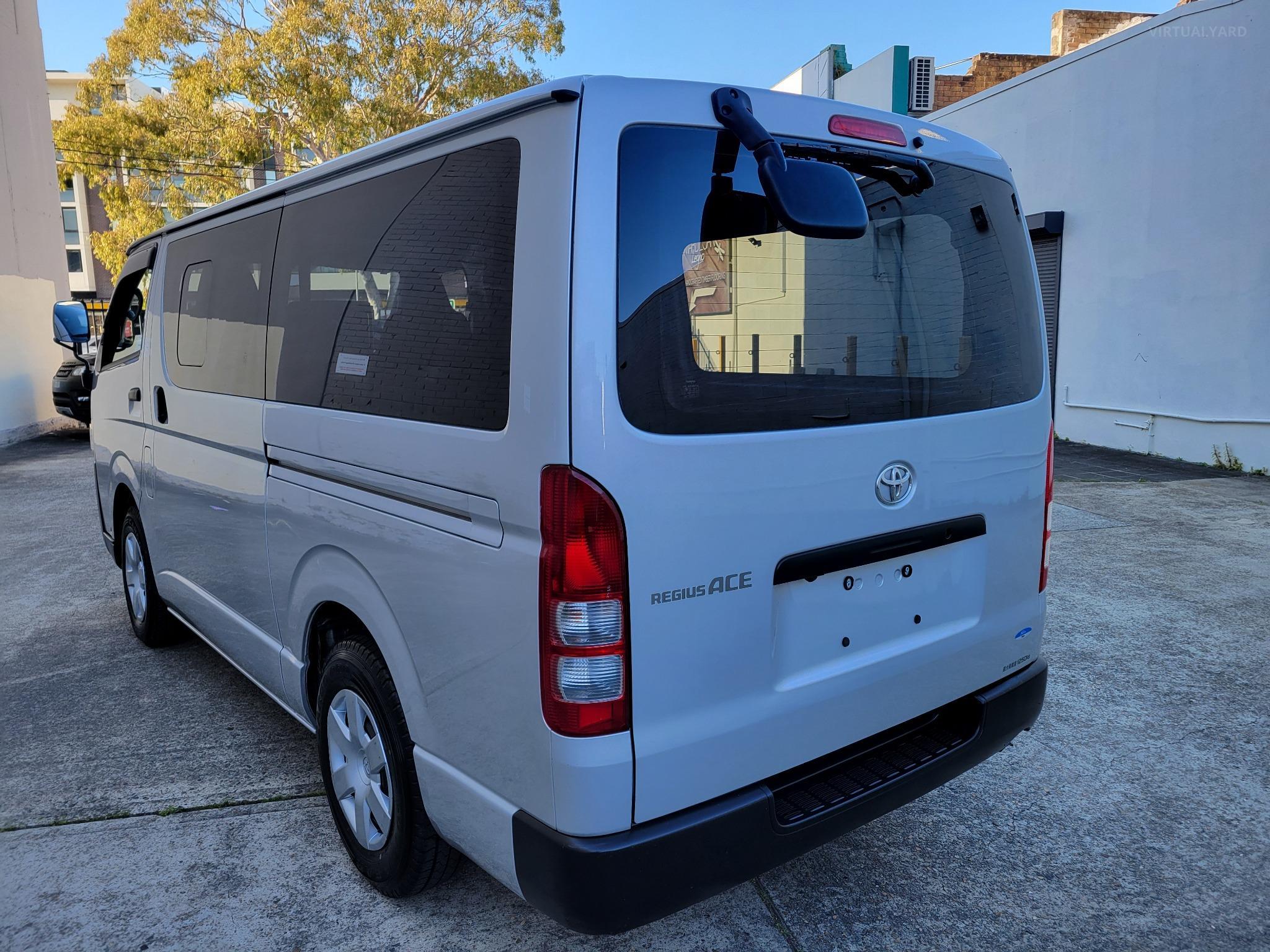 TOYOTA HIACE