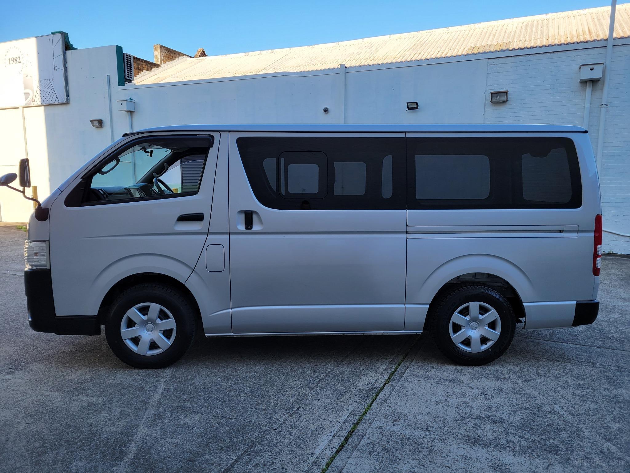 TOYOTA HIACE