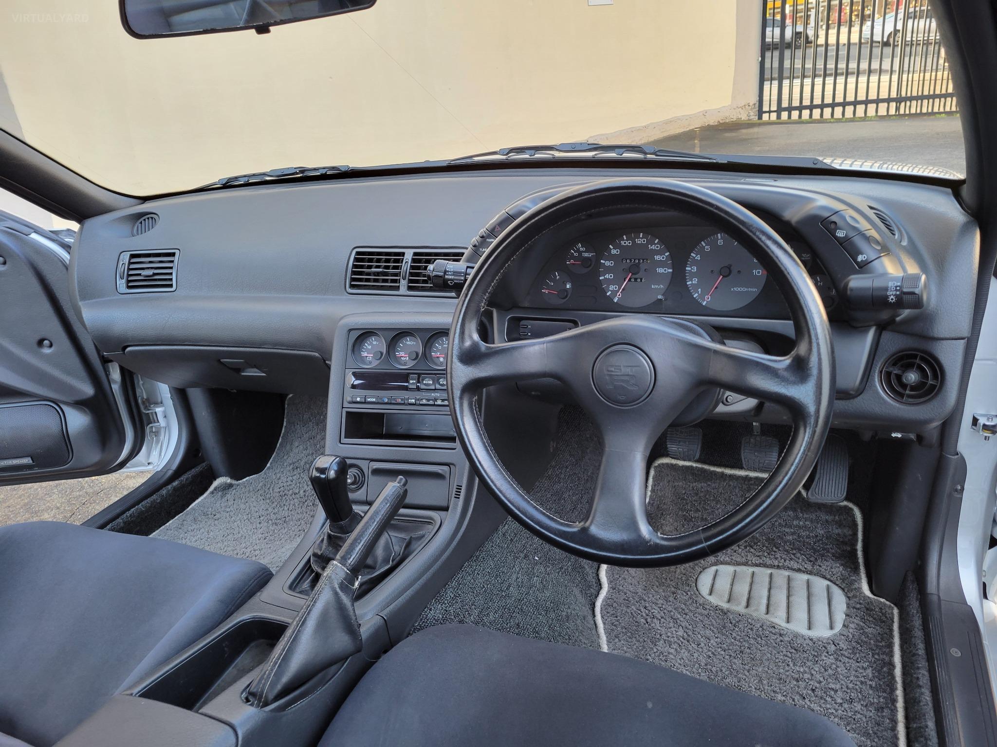 NISSAN SKYLINE