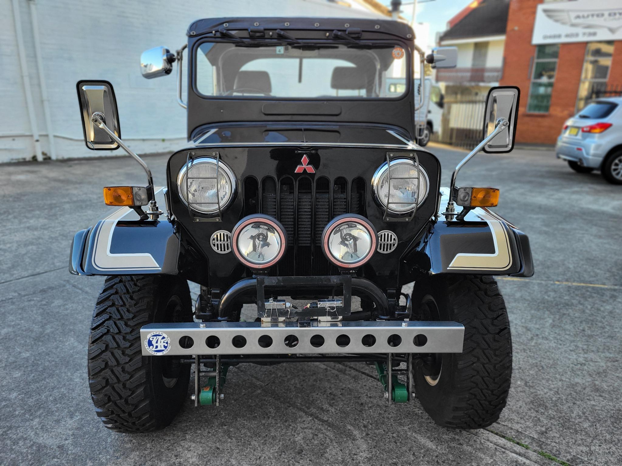 MITSUBISHI Jeep
