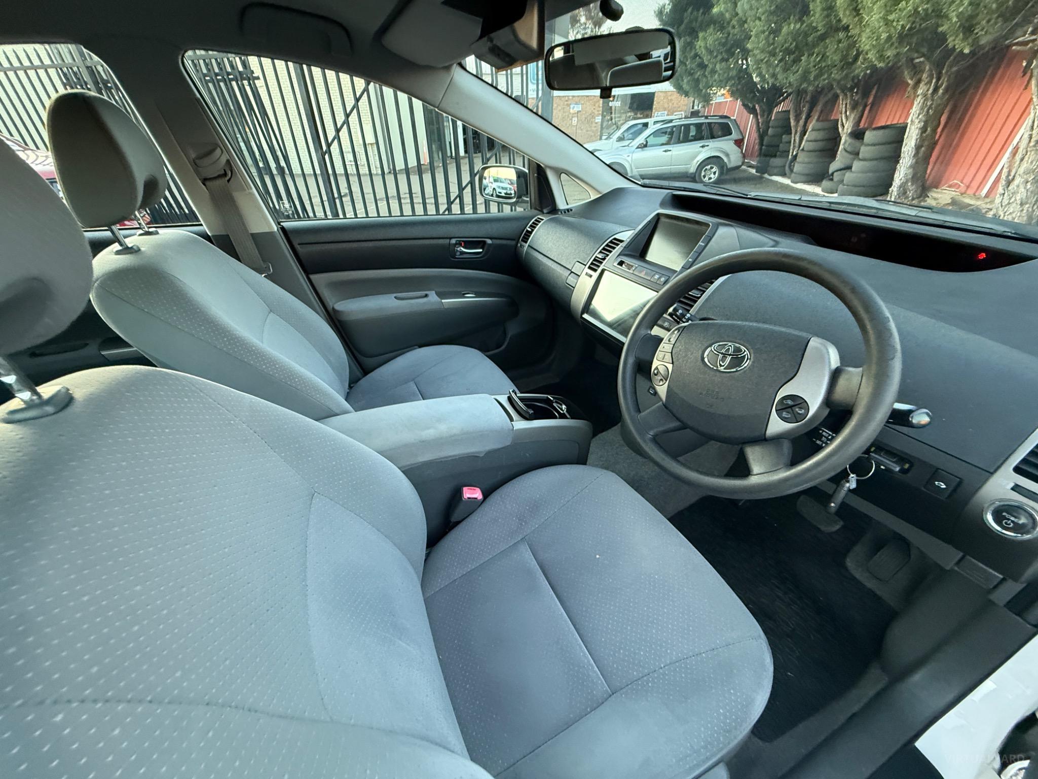 TOYOTA PRIUS