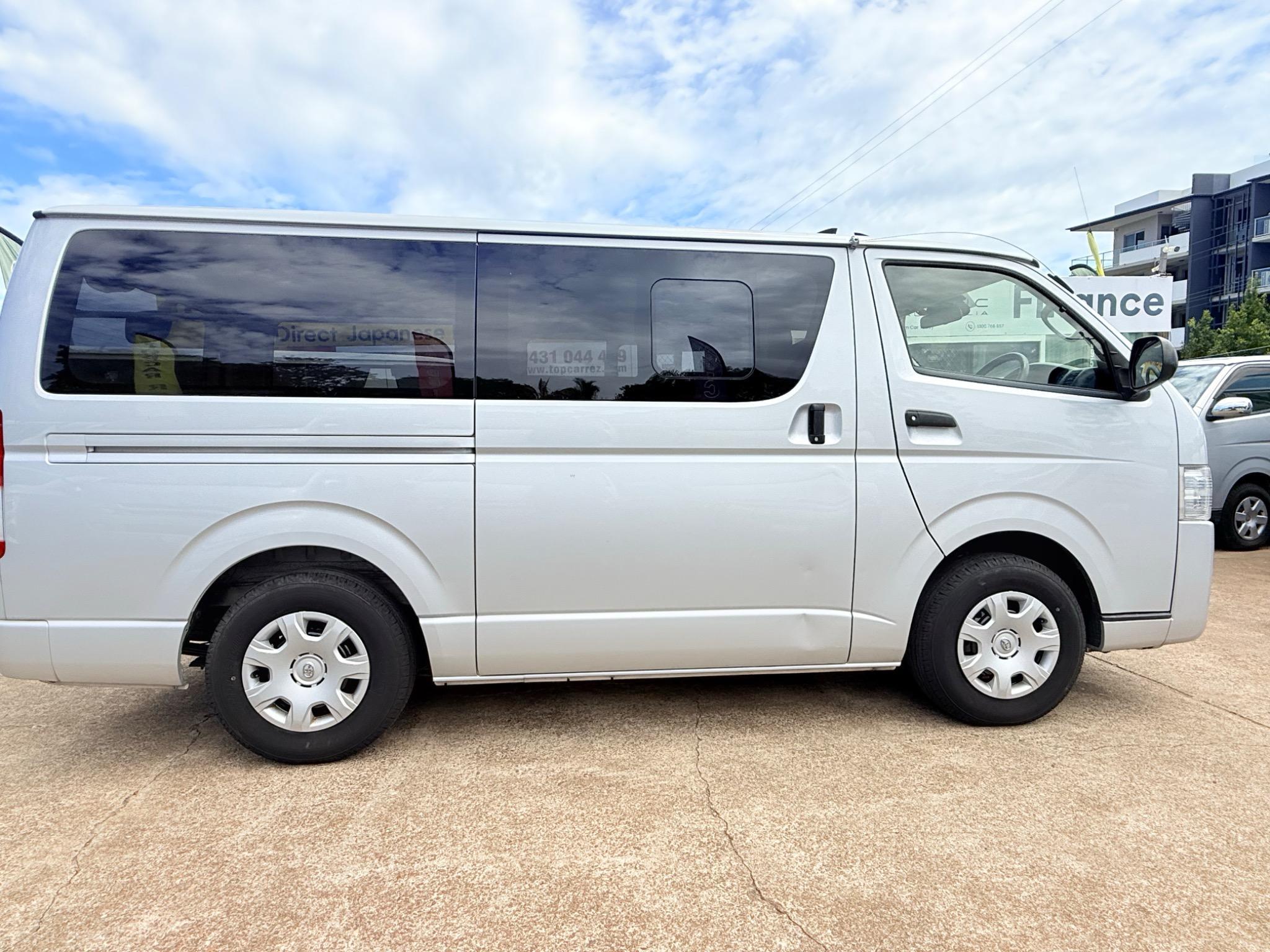 TOYOTA HIACE