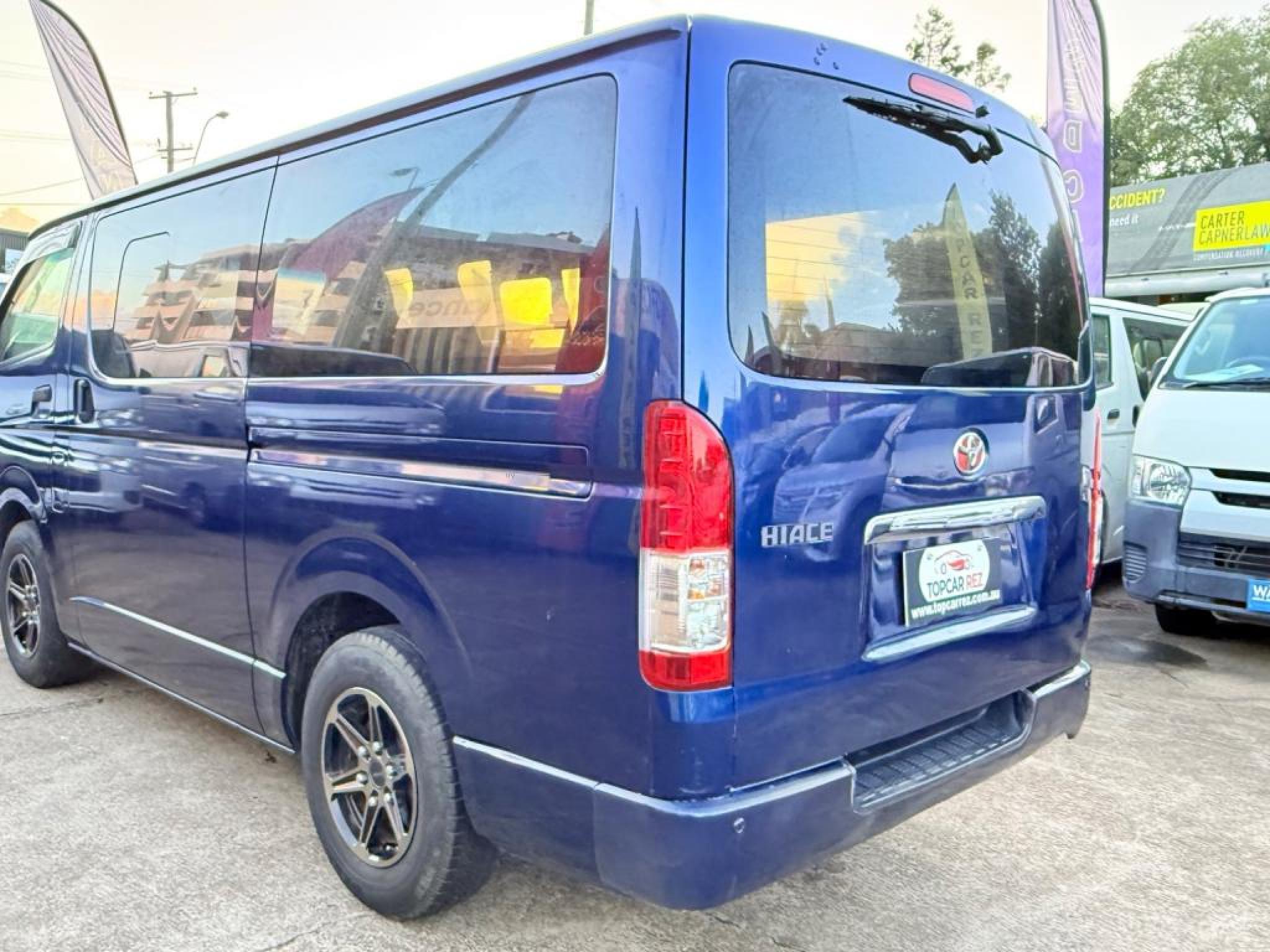 TOYOTA HIACE