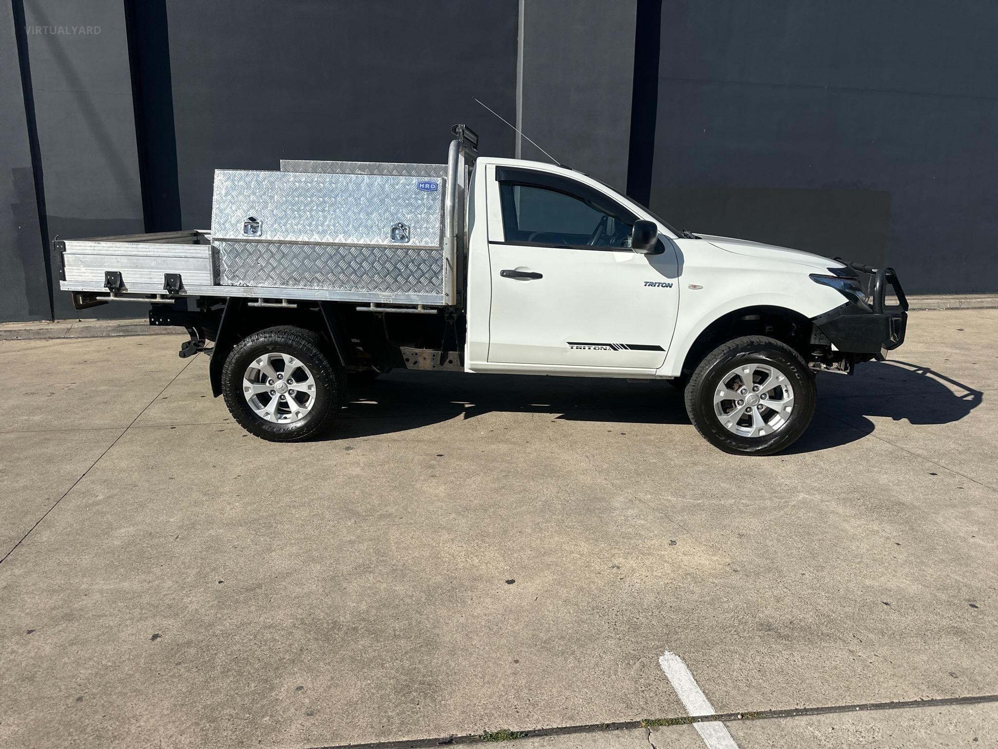 MITSUBISHI TRITON MQ MY17 GLX CAB CHASSIS SINGLE CAB 2DR MAN 6SP 4X2 1165KG 2.4DT image 2
