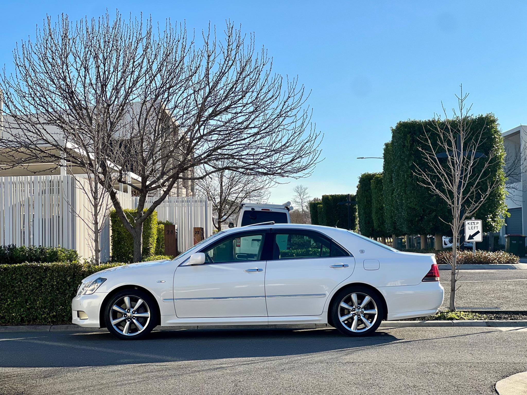 TOYOTA CROWN