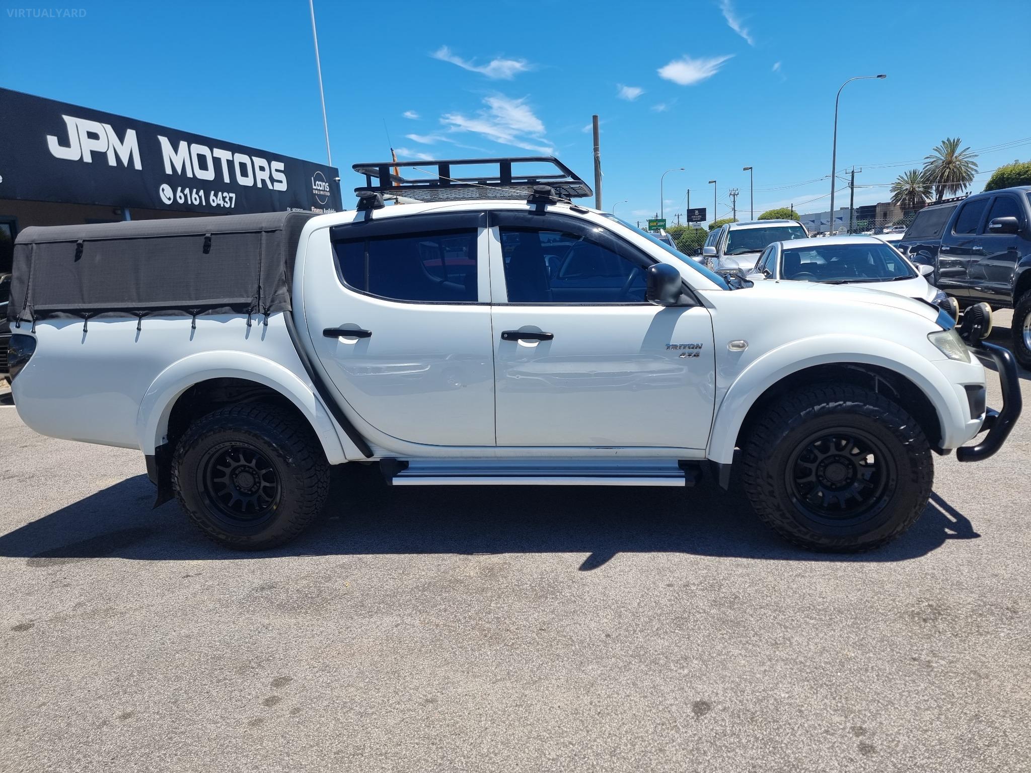 MITSUBISHI TRITON