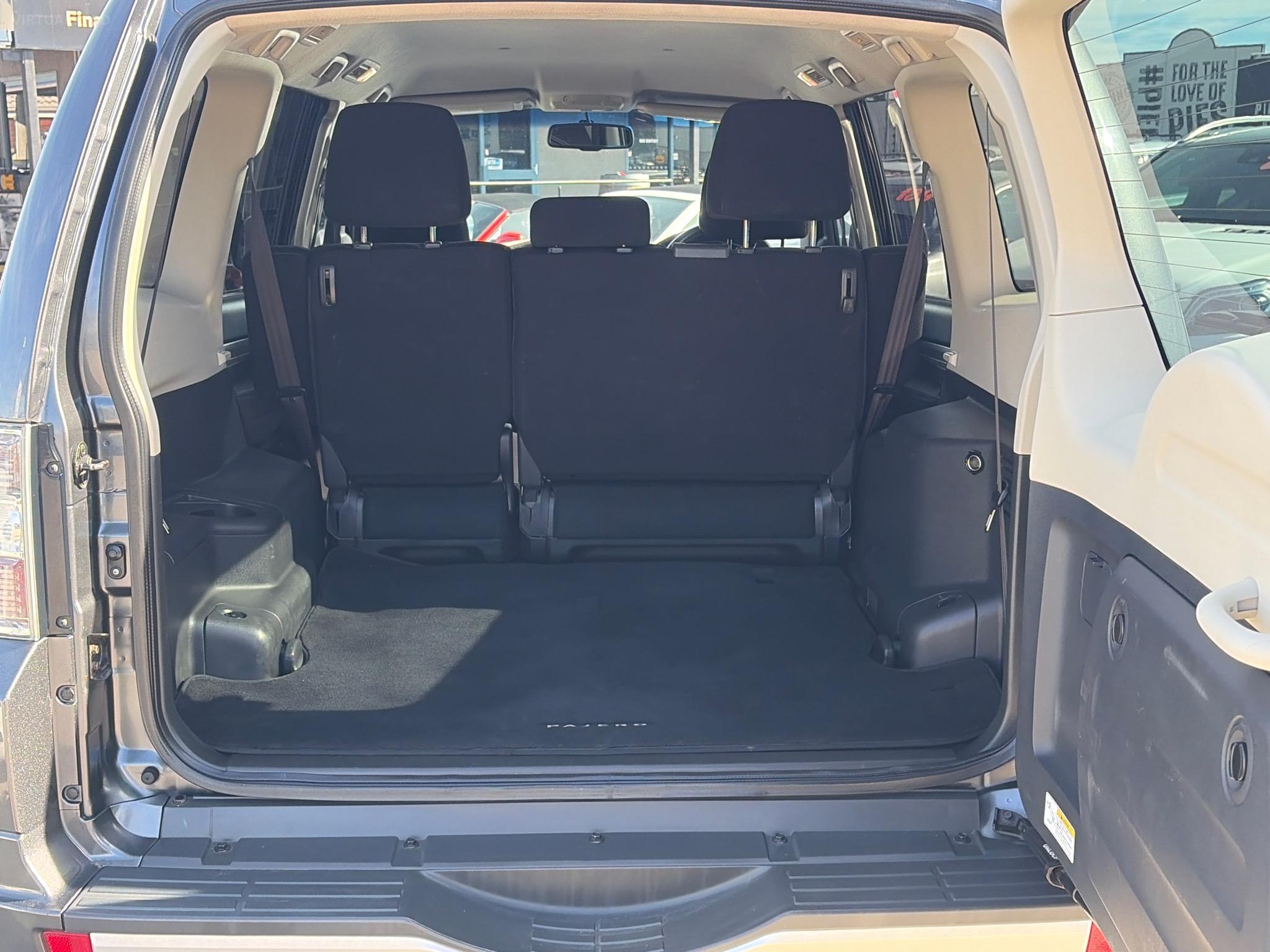 MITSUBISHI PAJERO