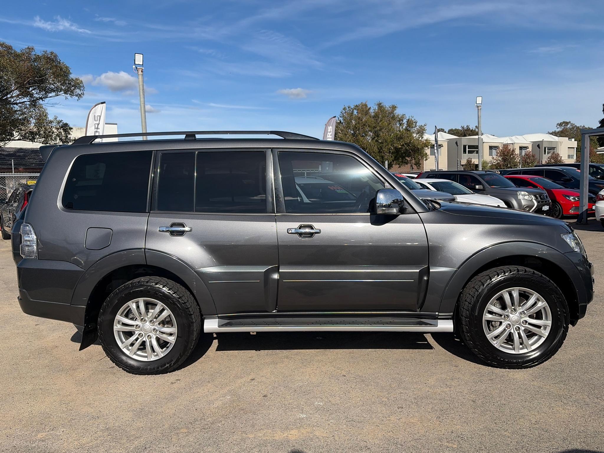MITSUBISHI PAJERO