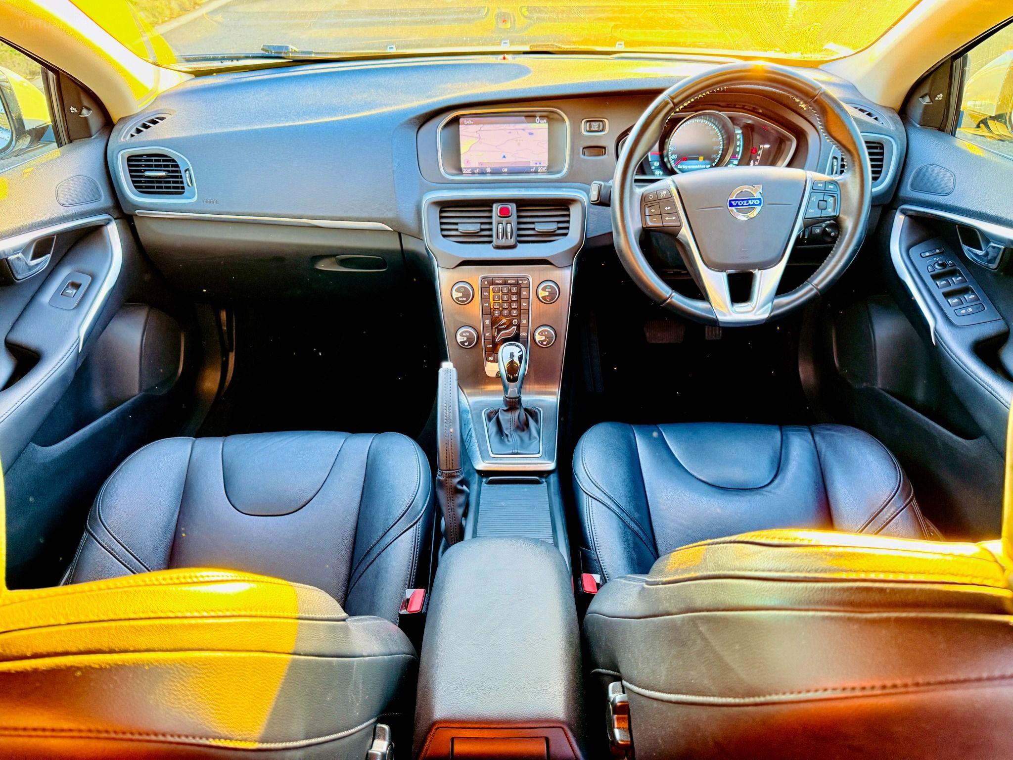 VOLVO V40