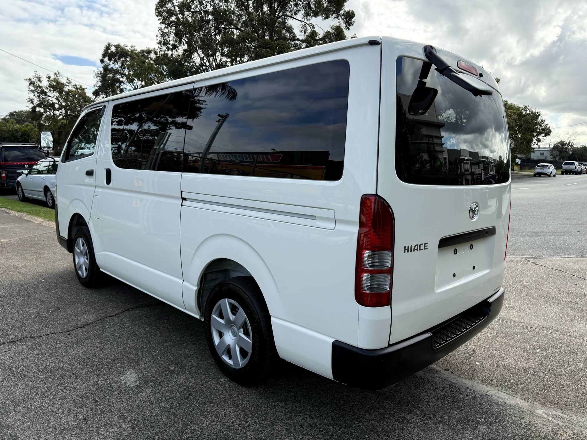 TOYOTA HIACE