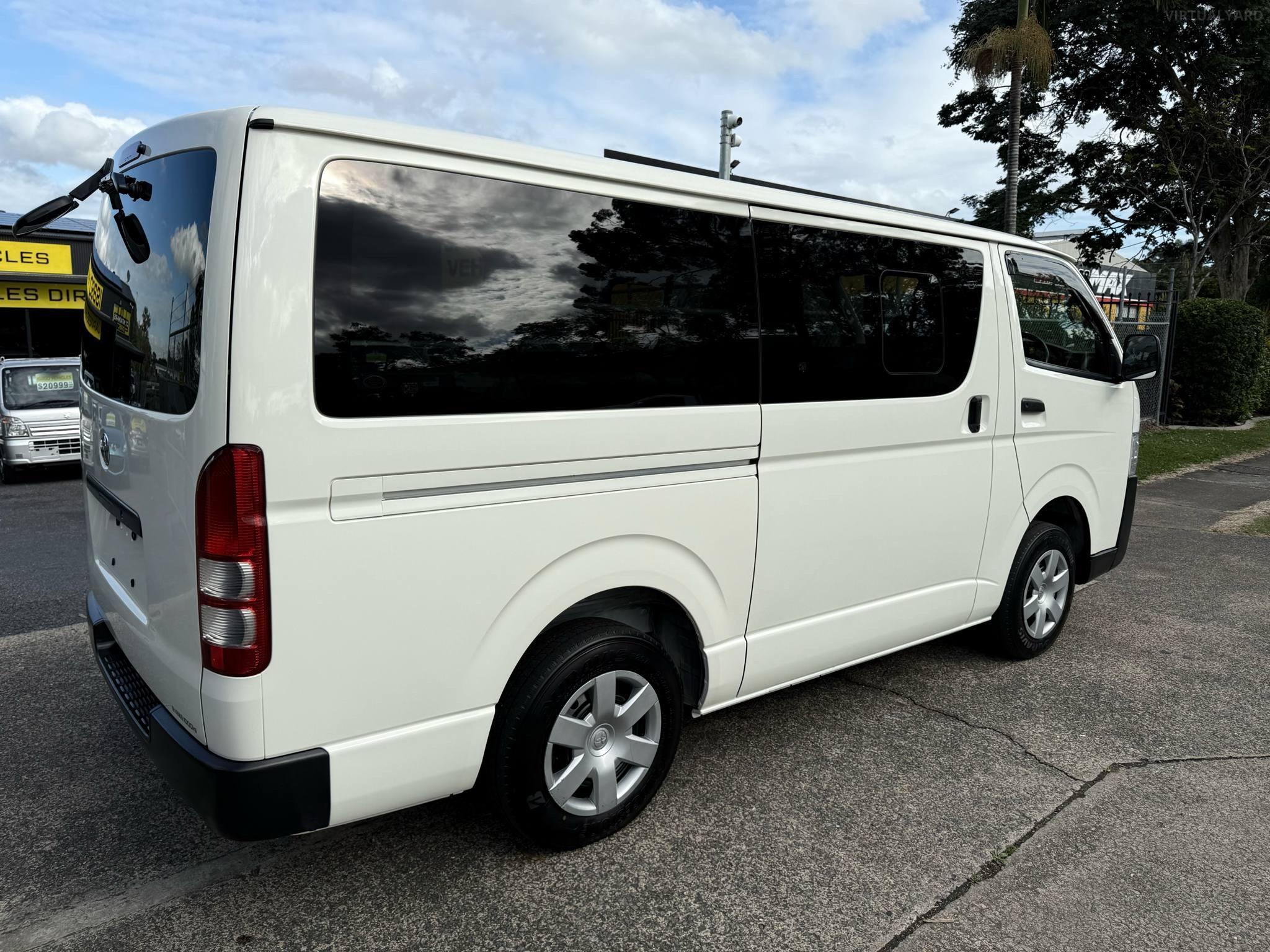 TOYOTA HIACE