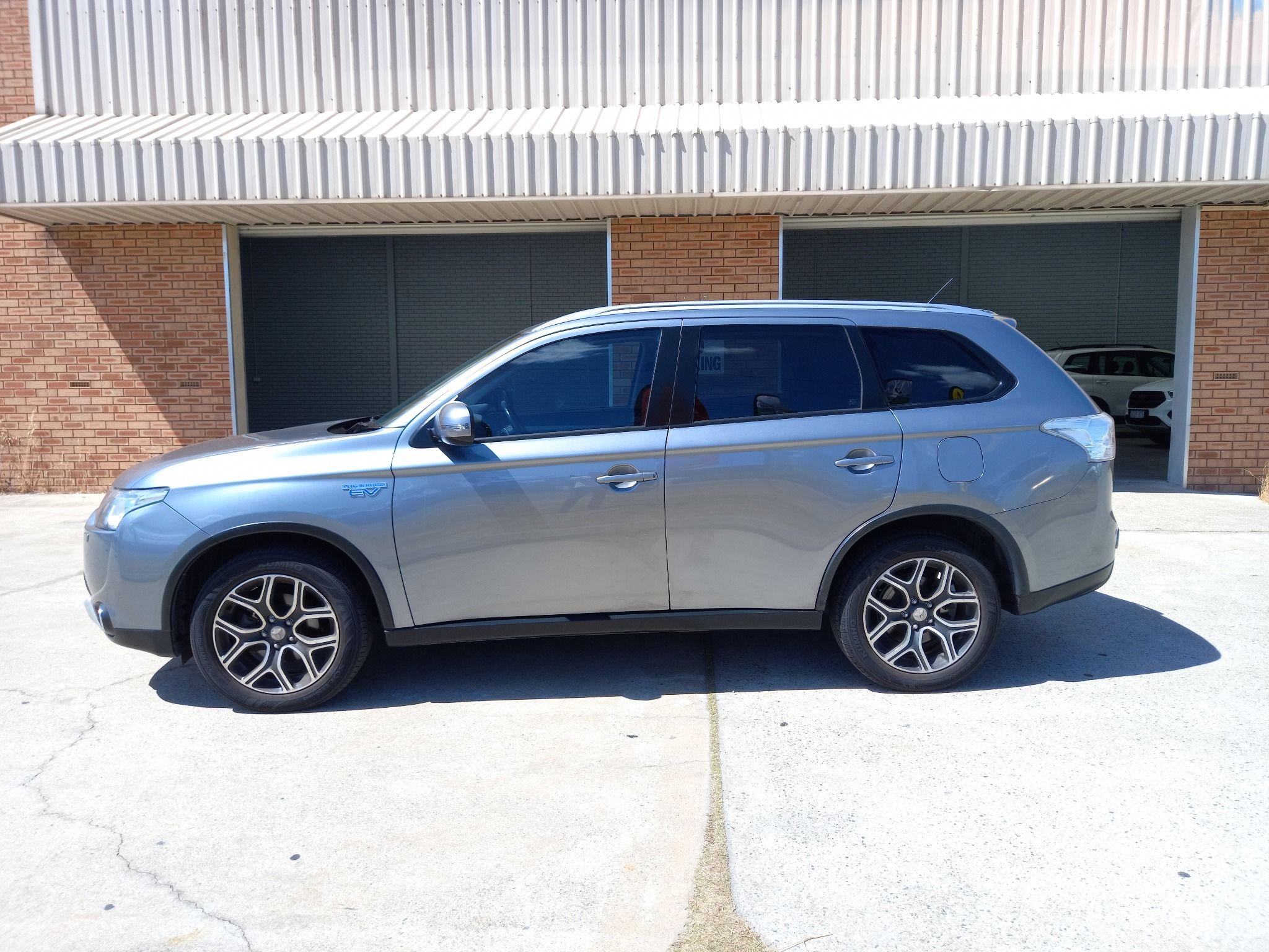 MITSUBISHI OUTLANDER