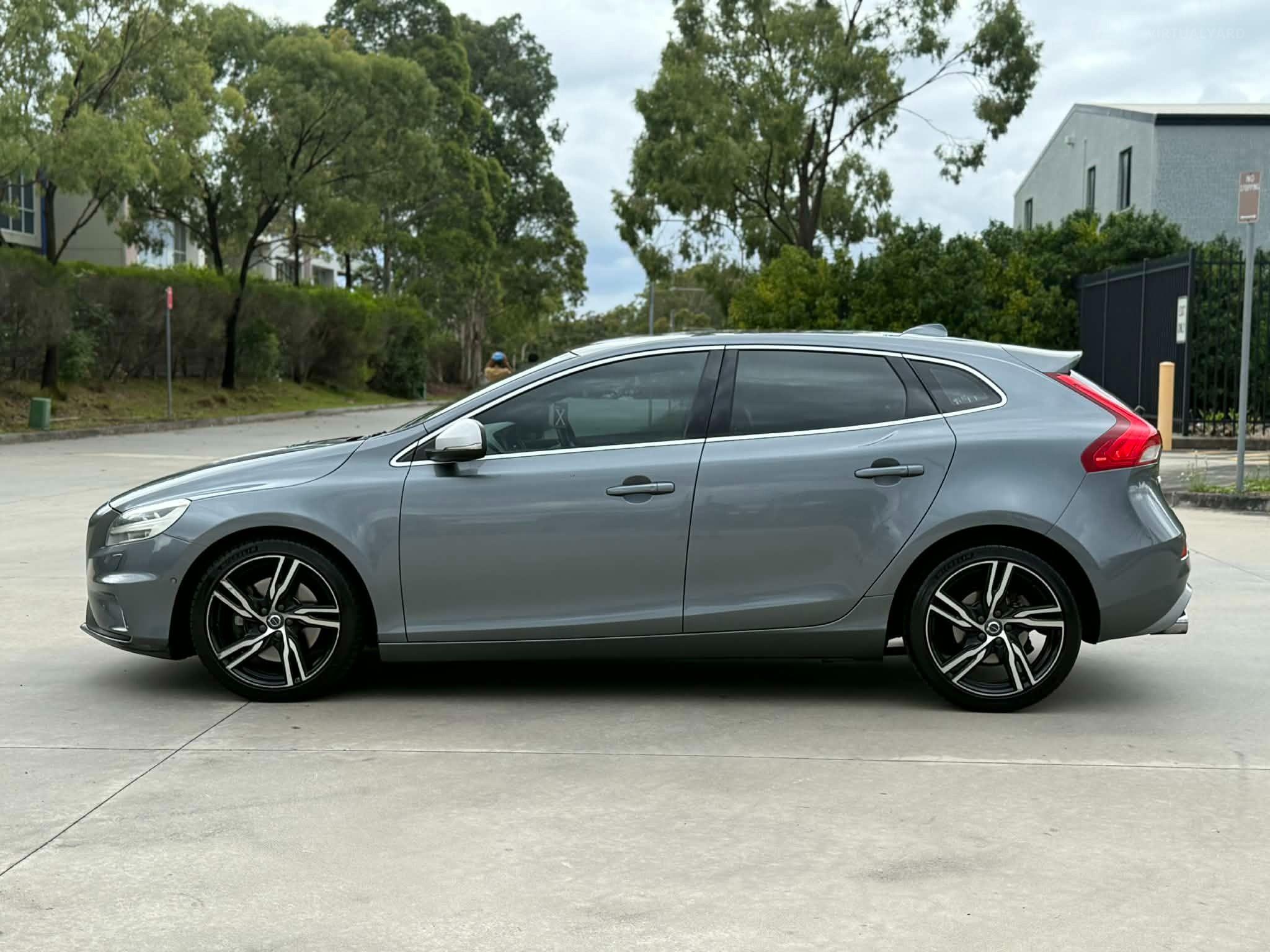 VOLVO V40