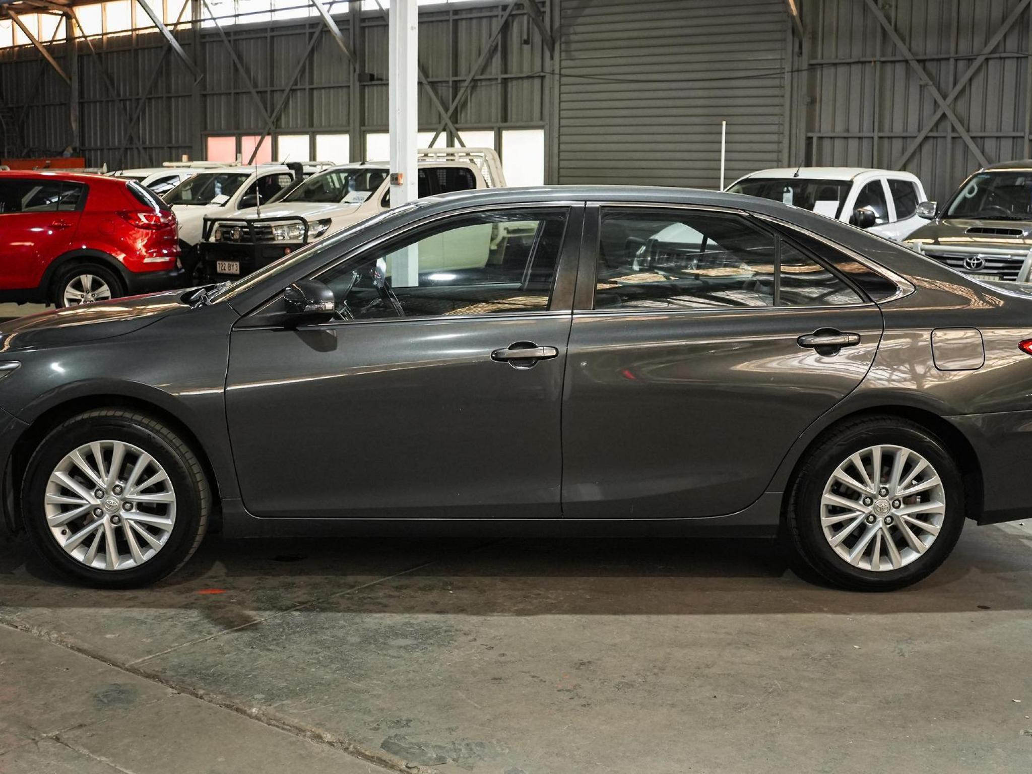 TOYOTA CAMRY