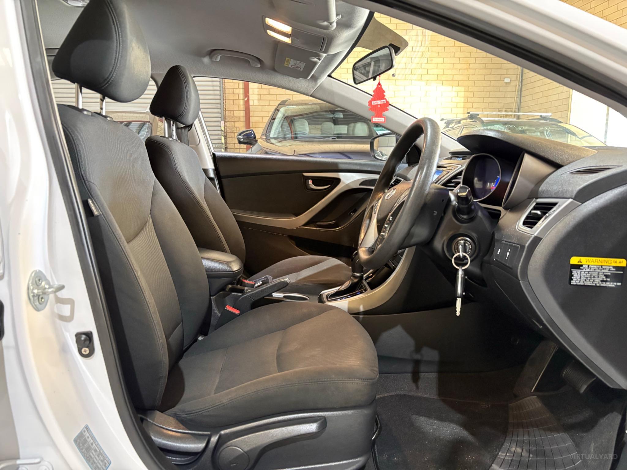 HYUNDAI ELANTRA