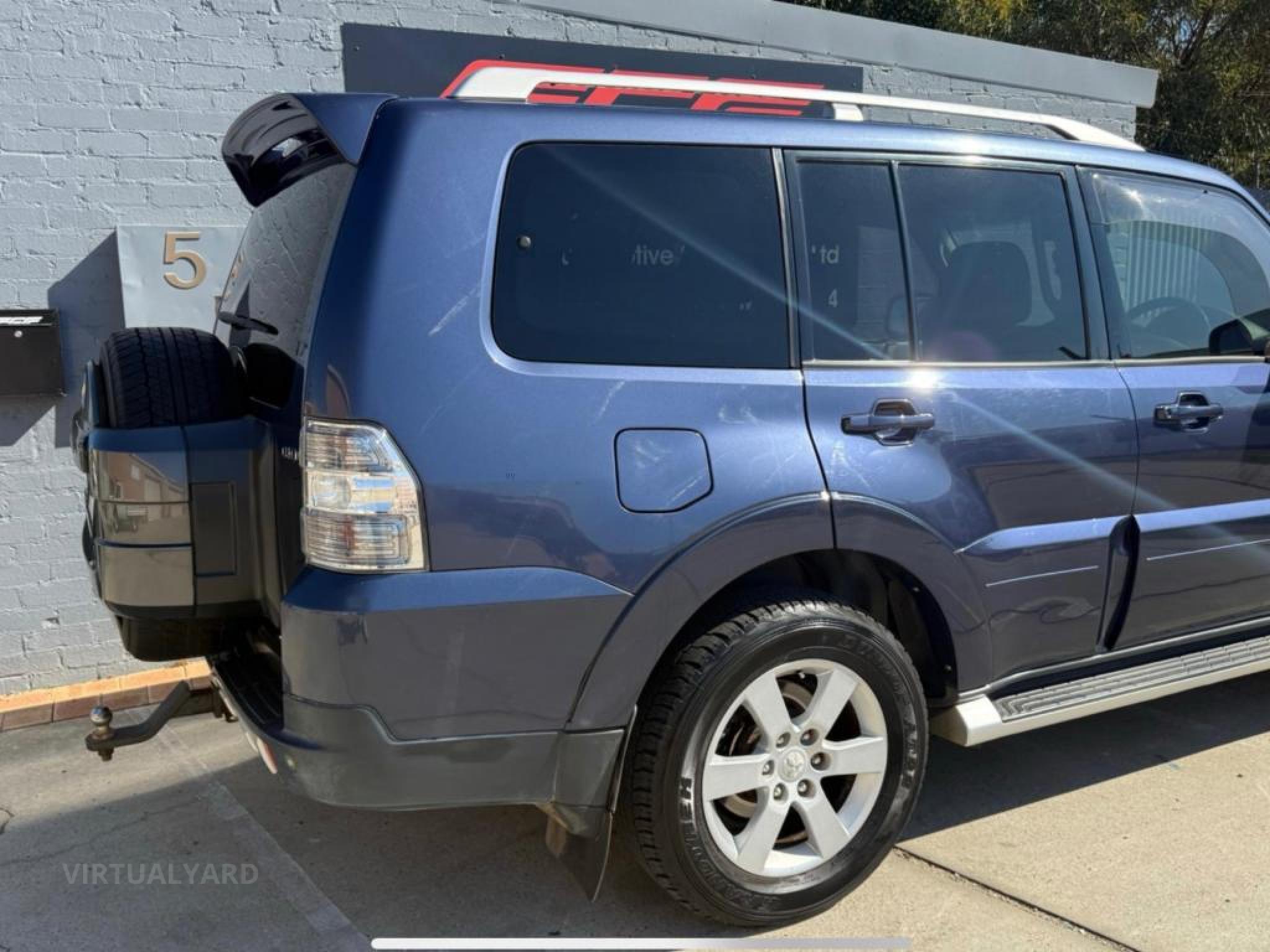 MITSUBISHI PAJERO