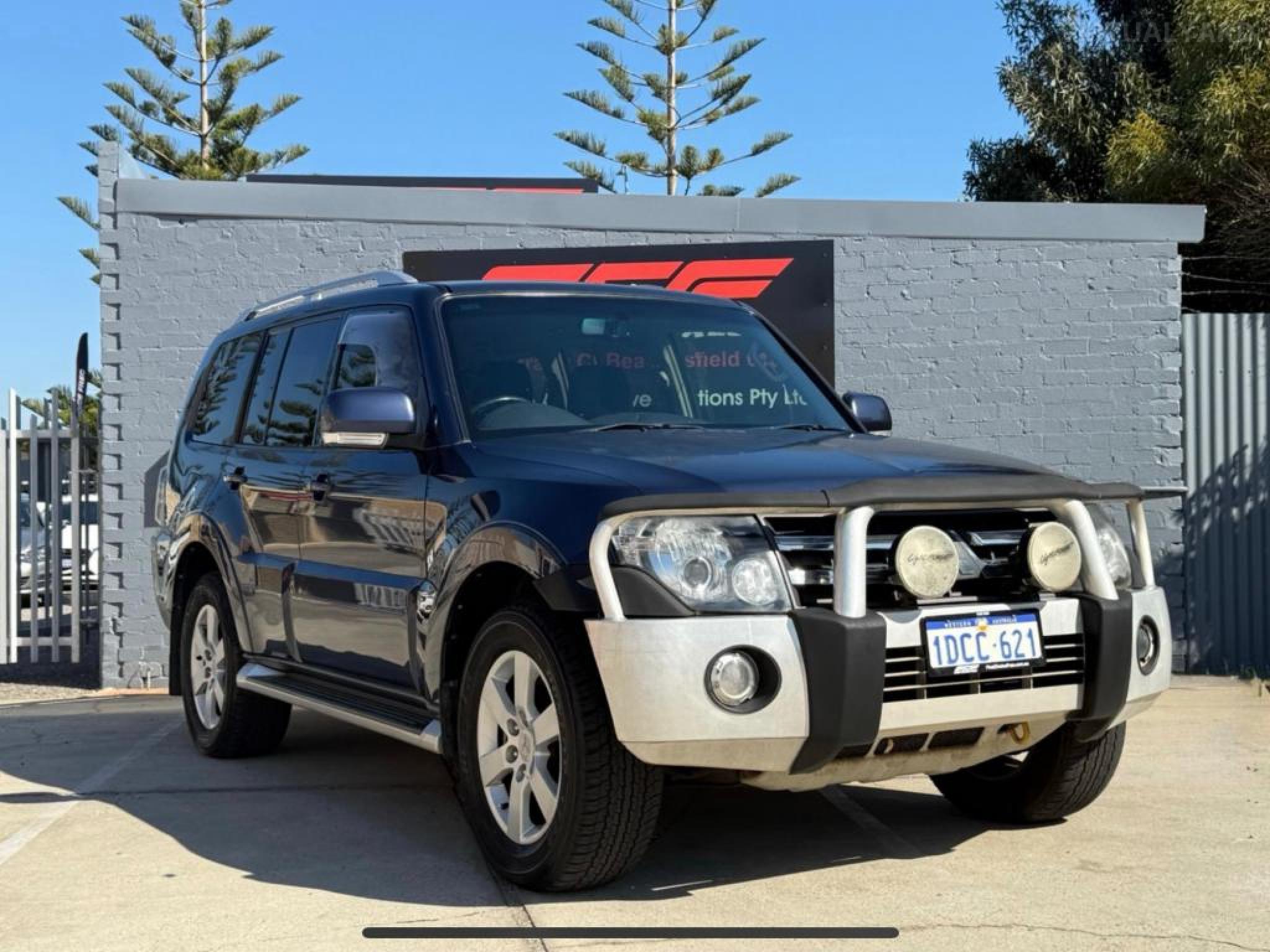 MITSUBISHI PAJERO