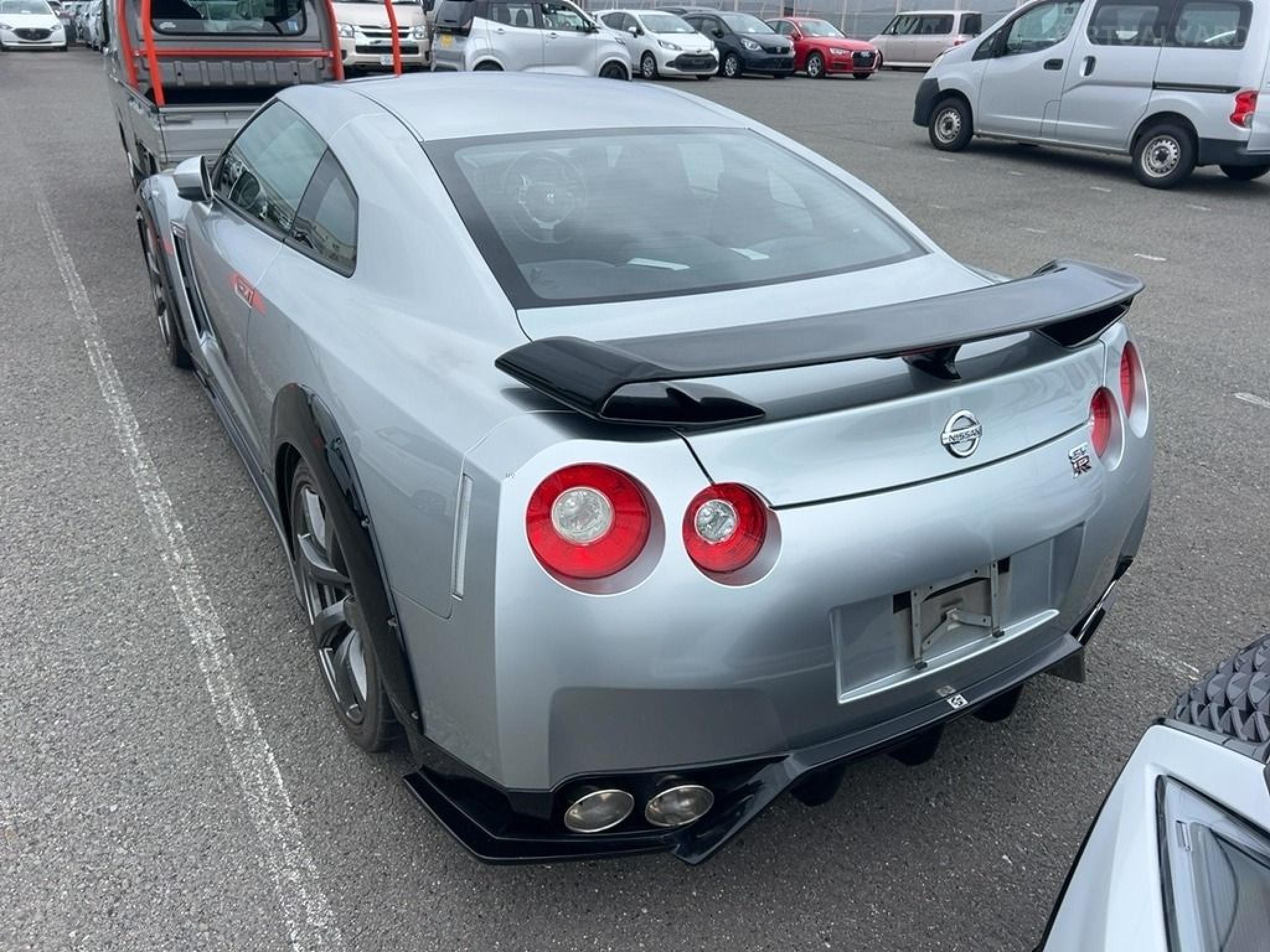 Nissan GT-R