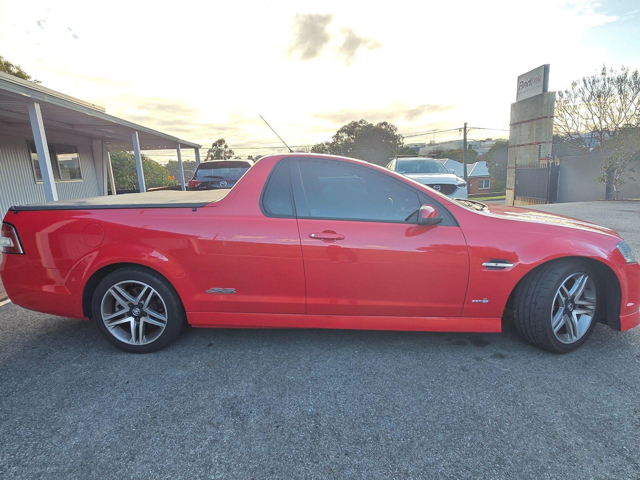 HOLDEN SS COMMODORE