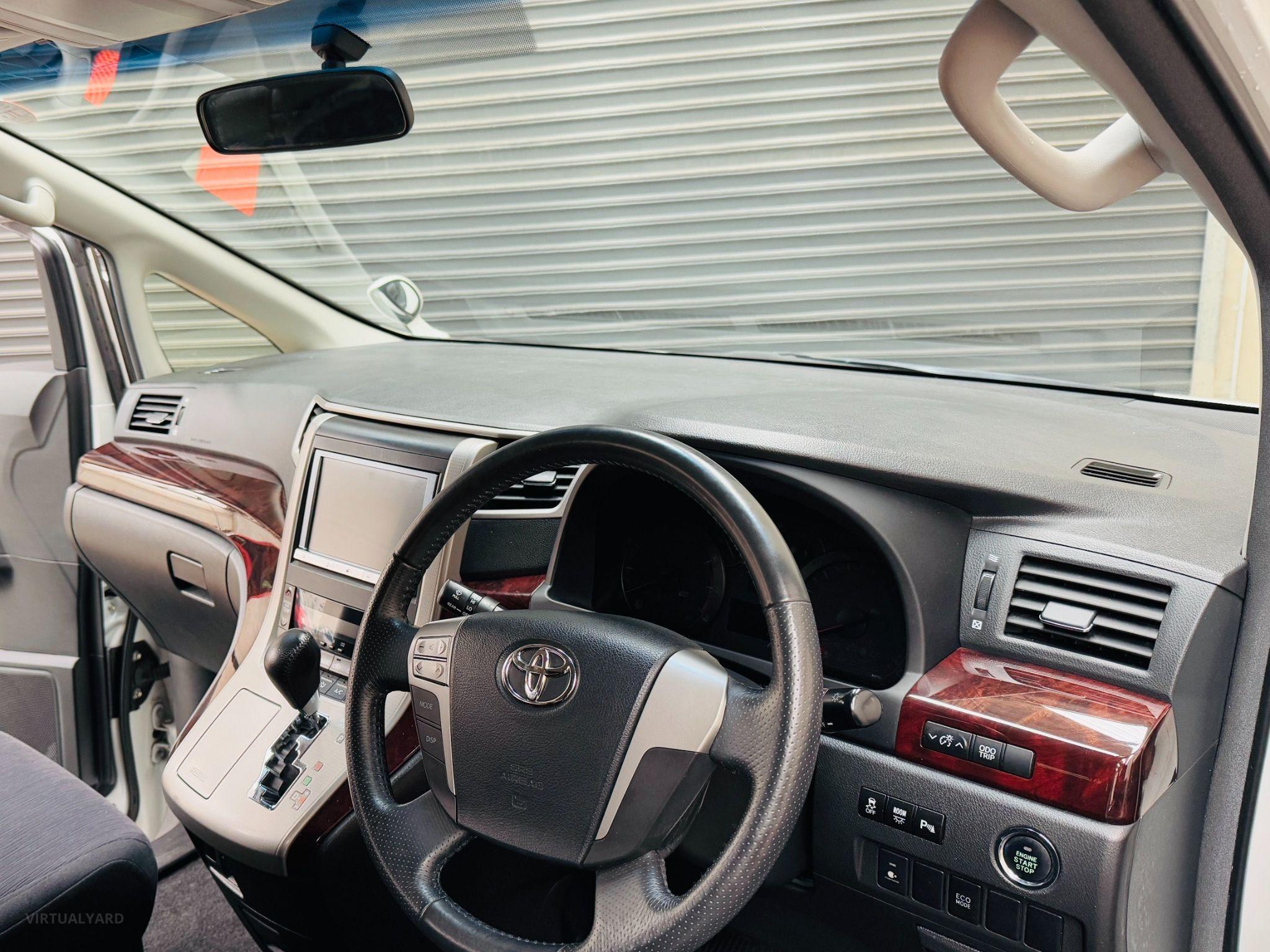 TOYOTA VELLFIRE