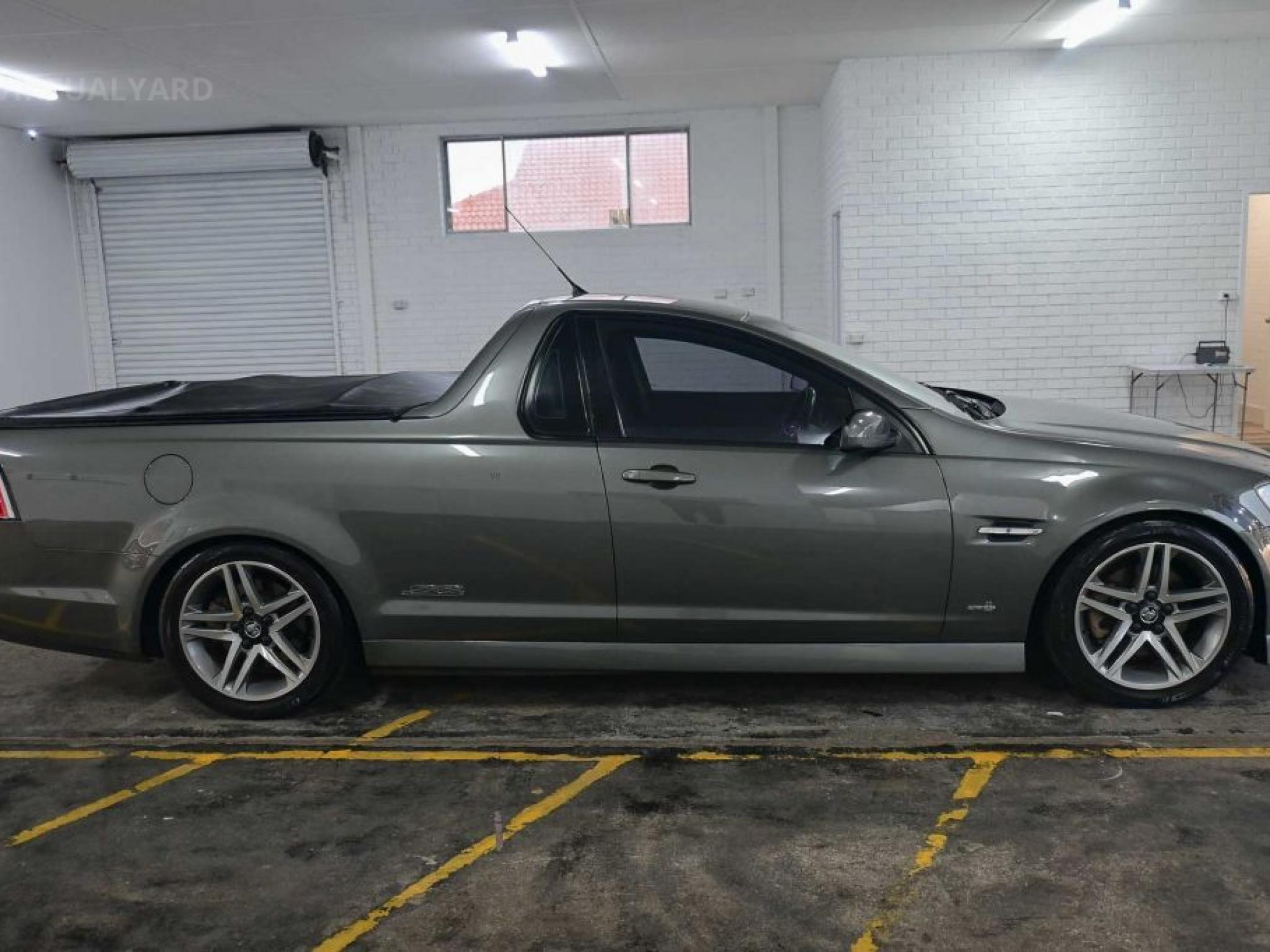 HOLDEN COMMODORE