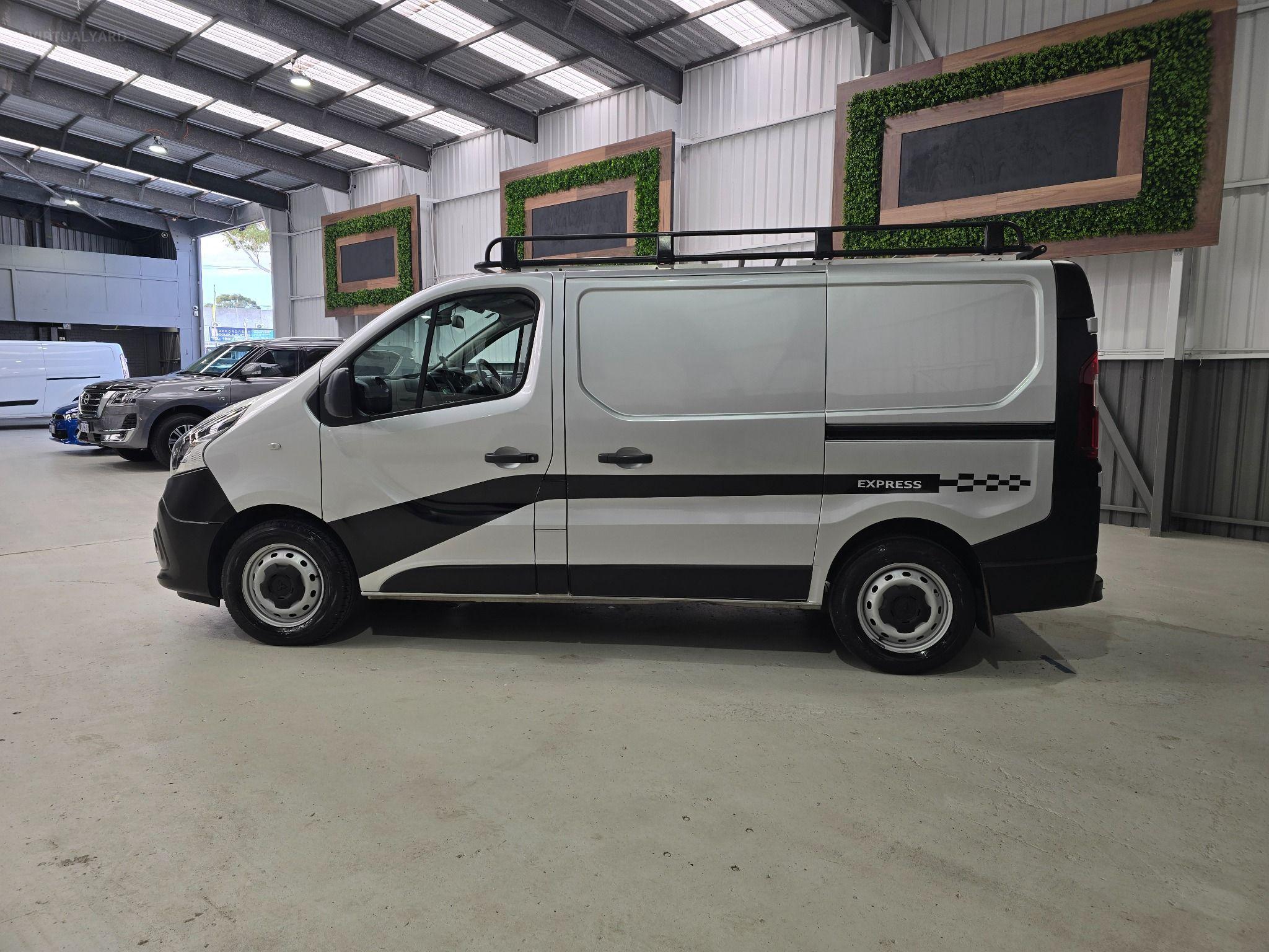Mitsubishi Express