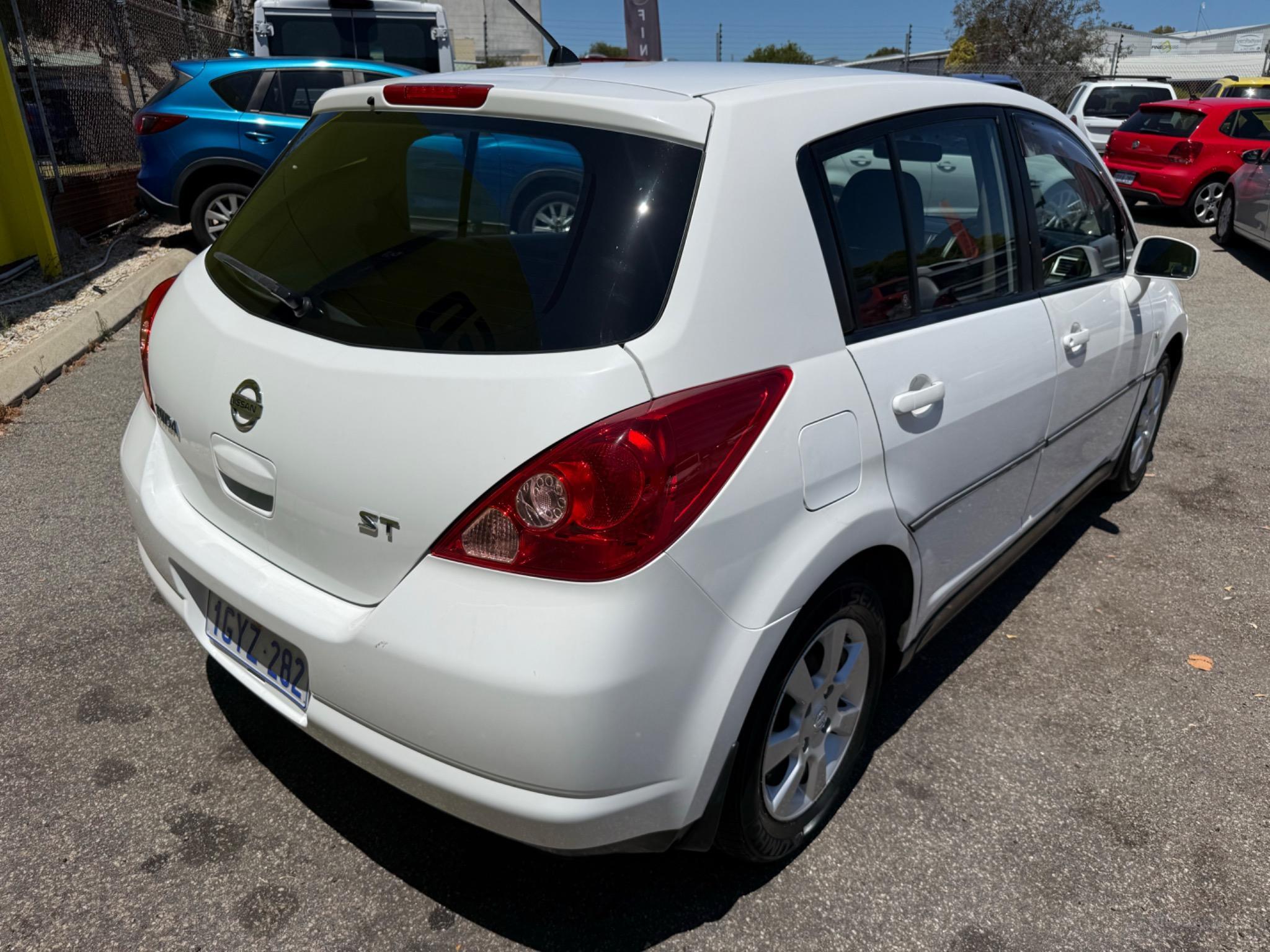 NISSAN TIIDA