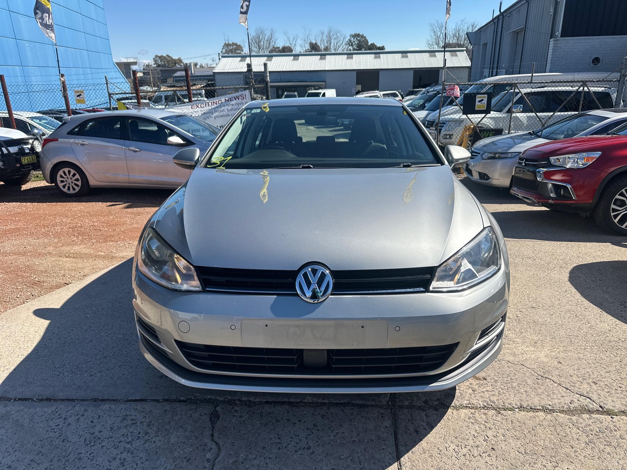 VOLKSWAGEN GOLF