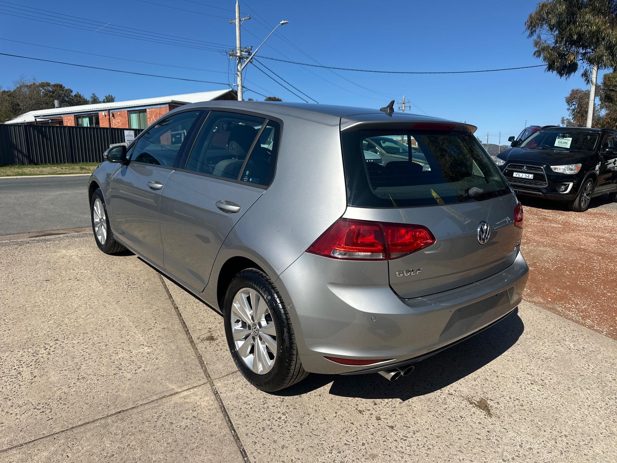 VOLKSWAGEN GOLF