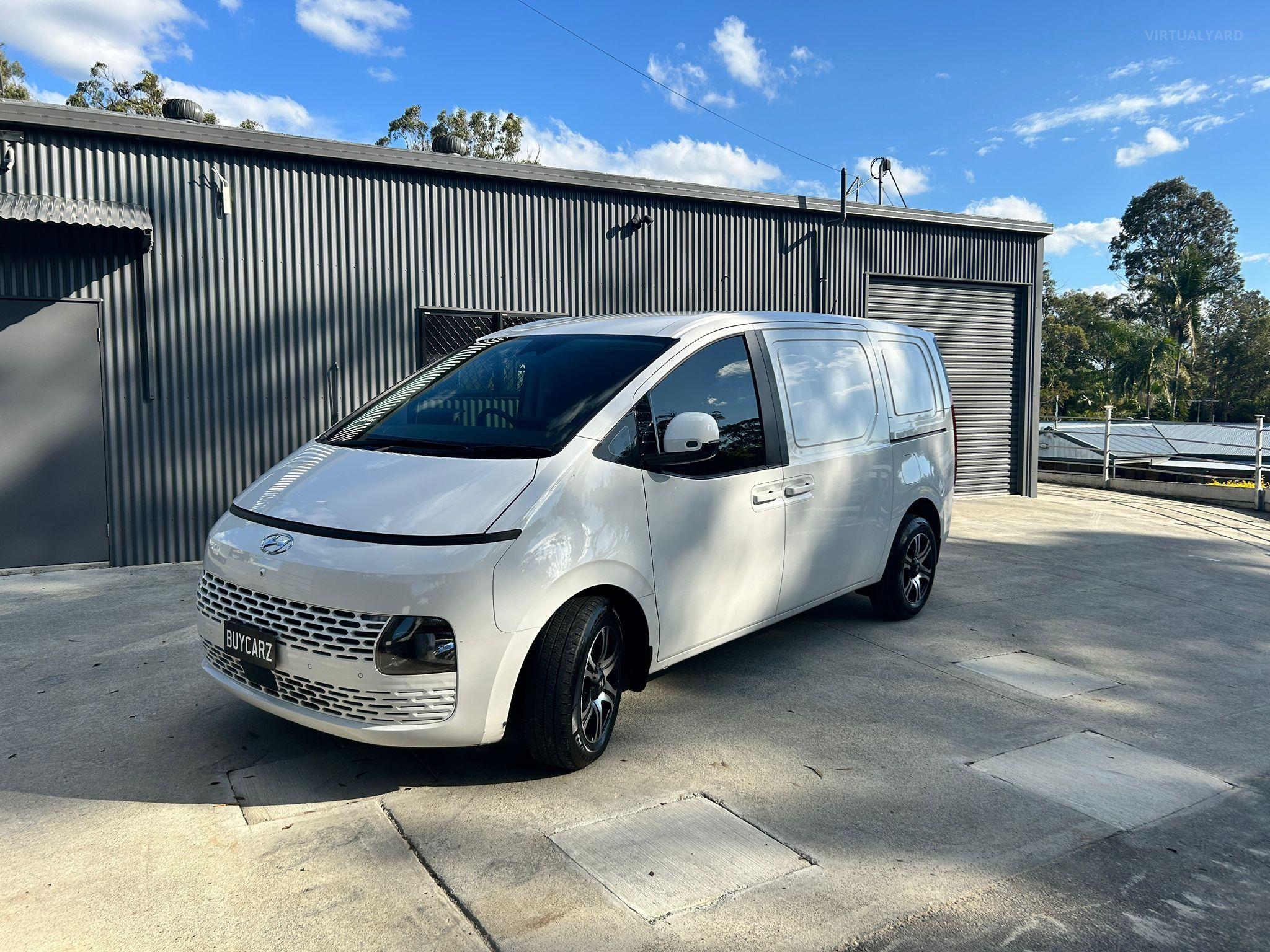 Hyundai STARIA LOAD