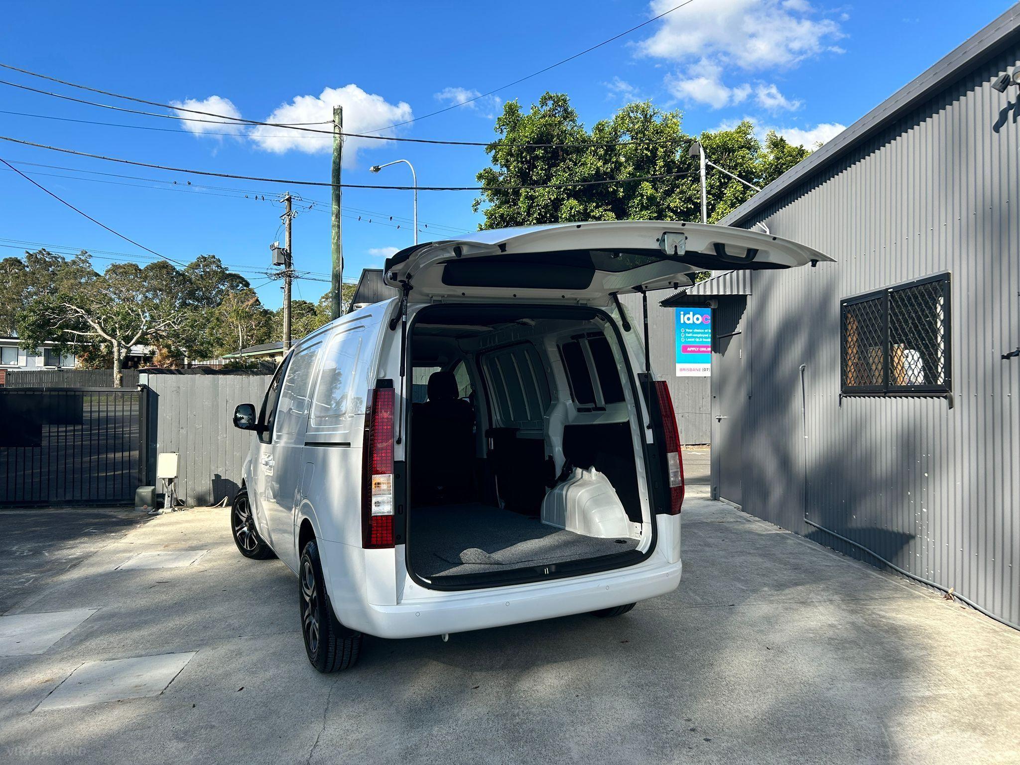 Hyundai STARIA LOAD