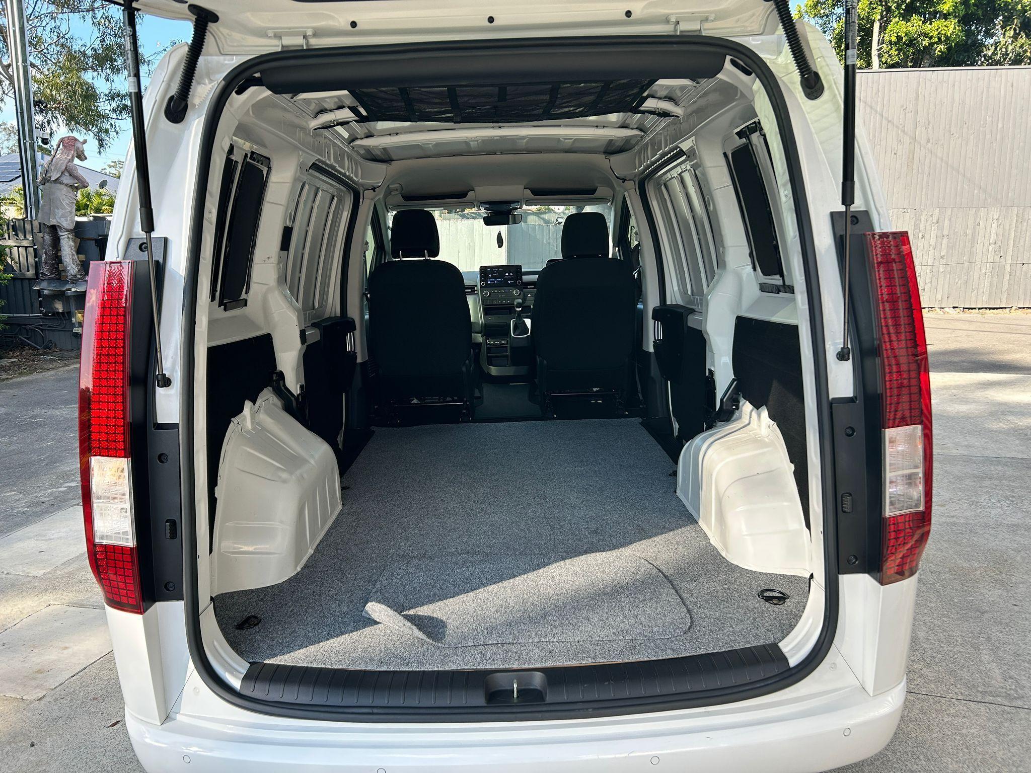 Hyundai STARIA LOAD