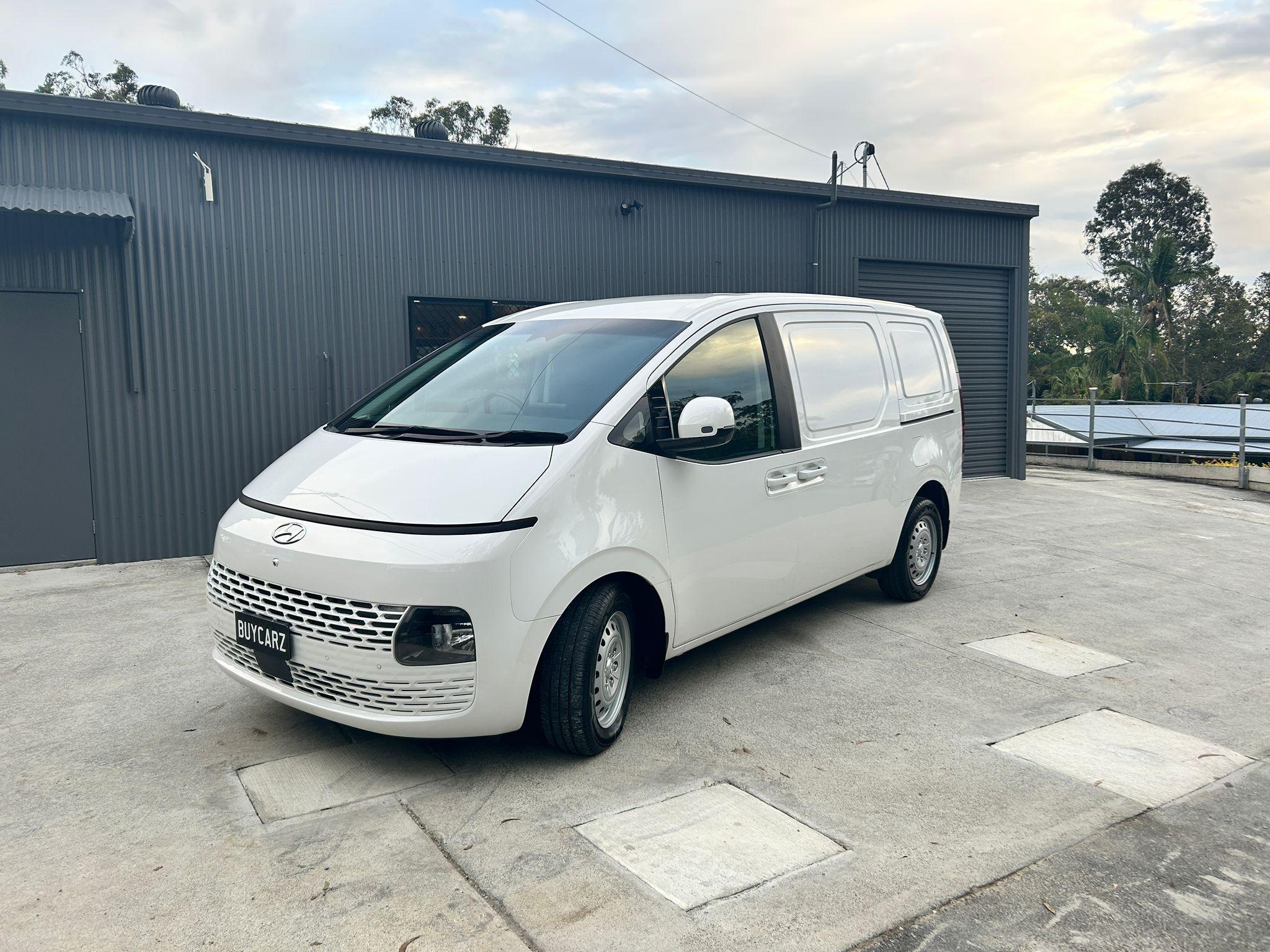 Hyundai STARIA LOAD