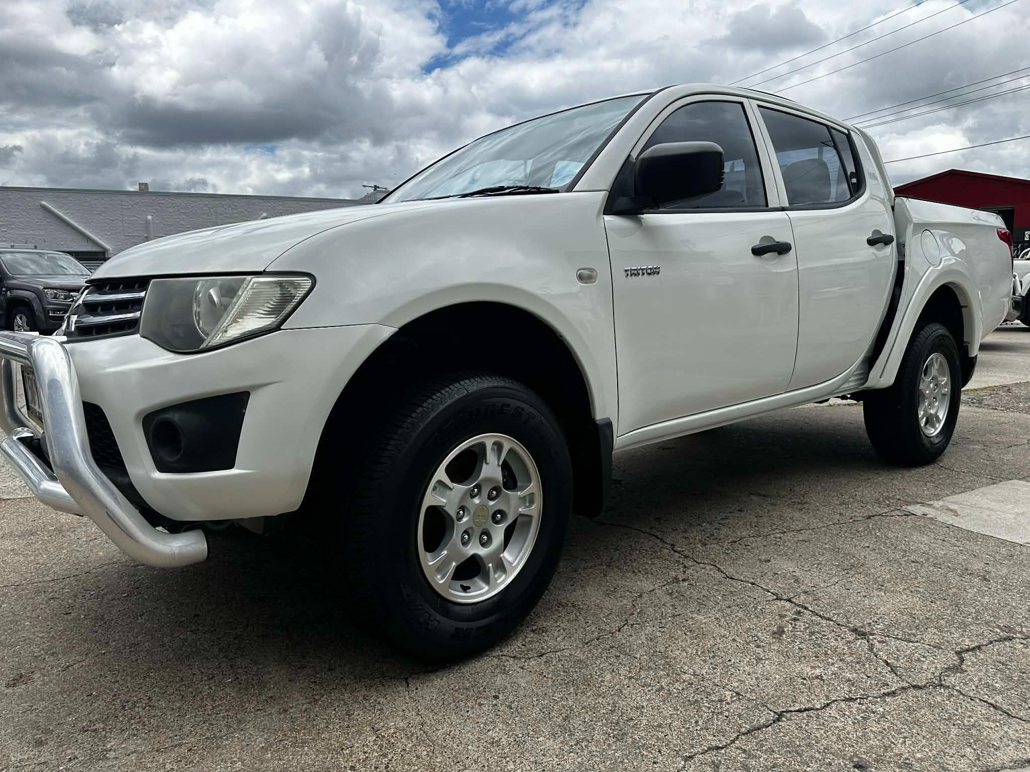 MITSUBISHI TRITON