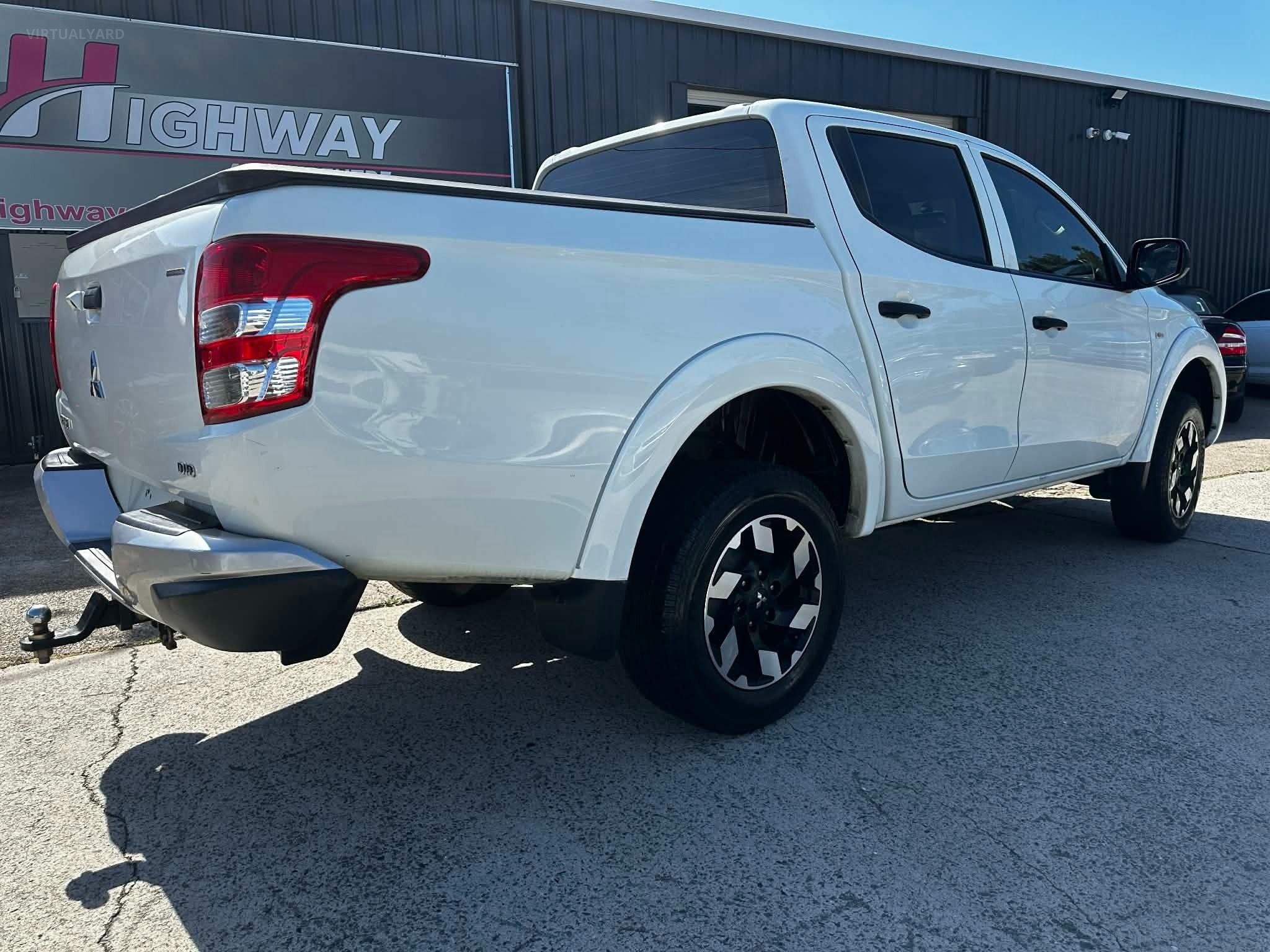 MITSUBISHI TRITON