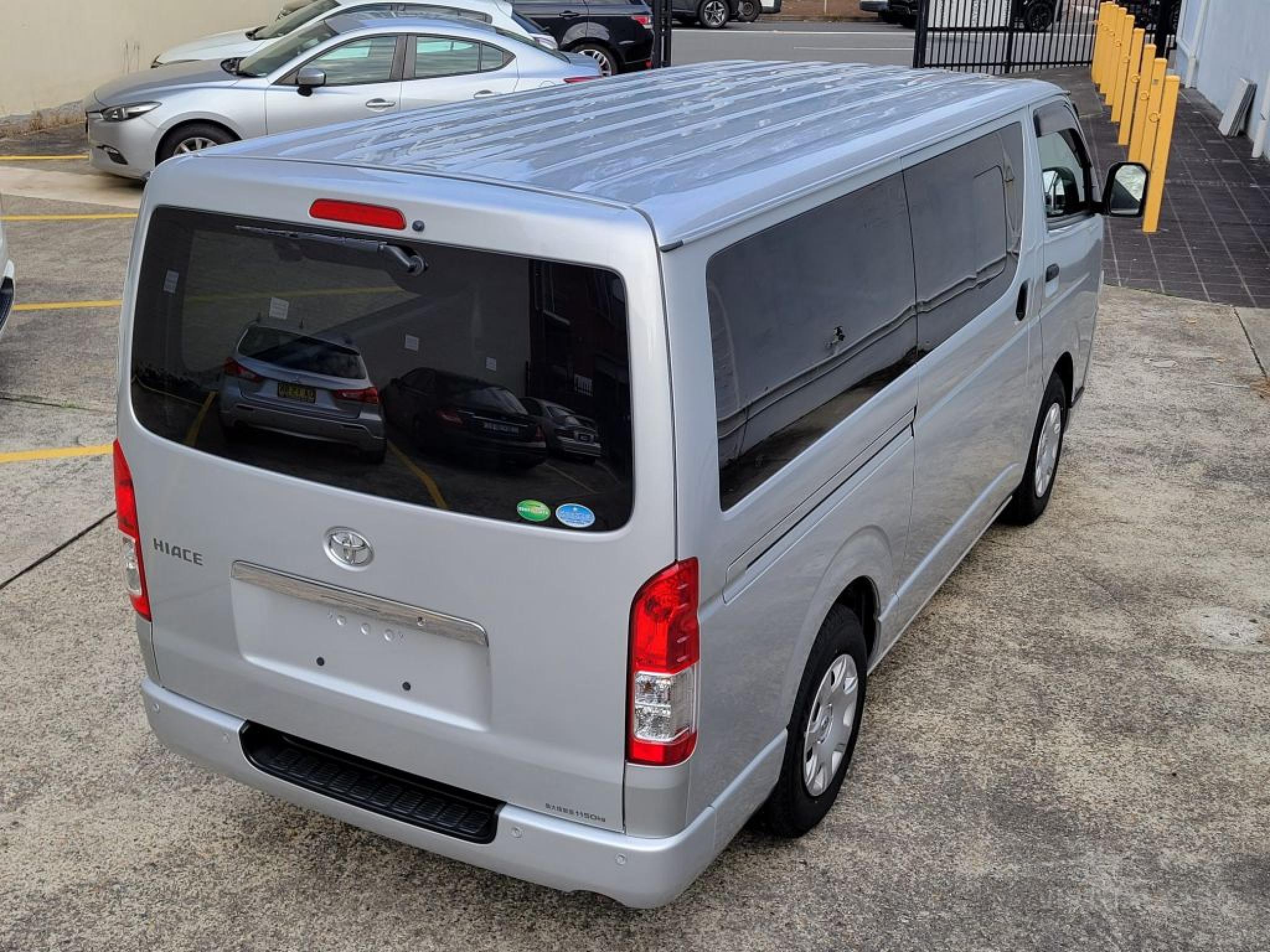 TOYOTA HIACE
