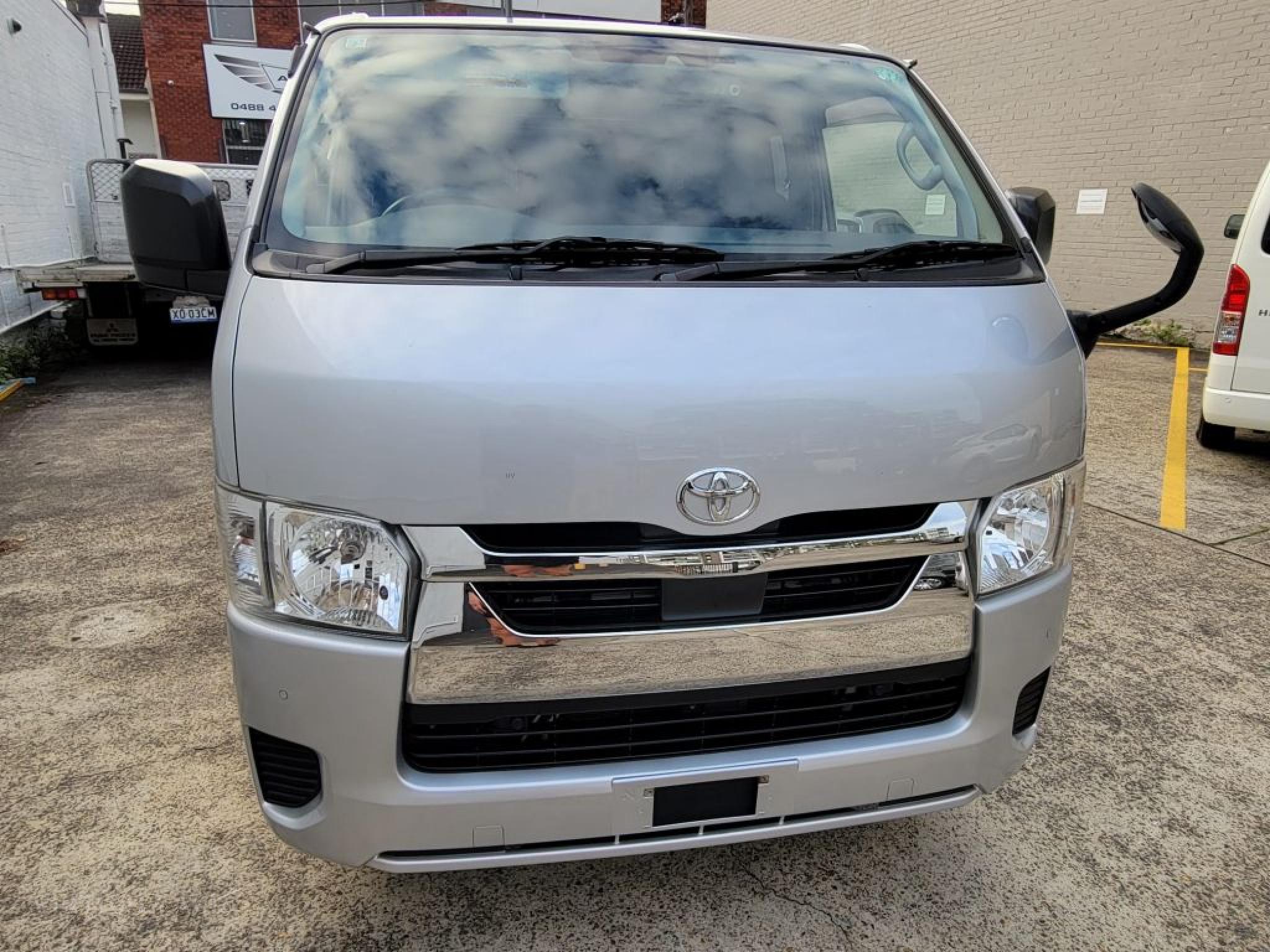 TOYOTA HIACE
