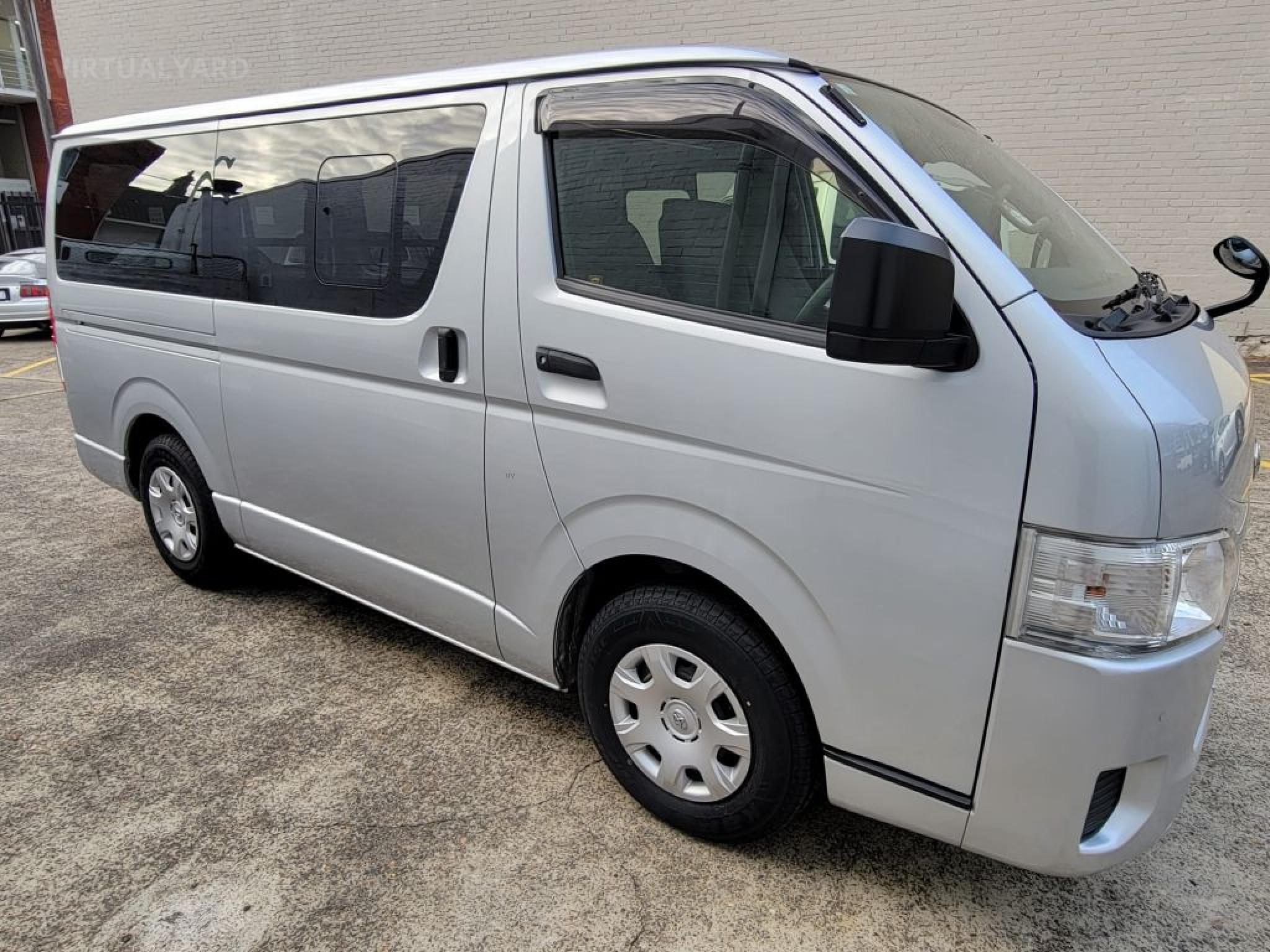 TOYOTA HIACE