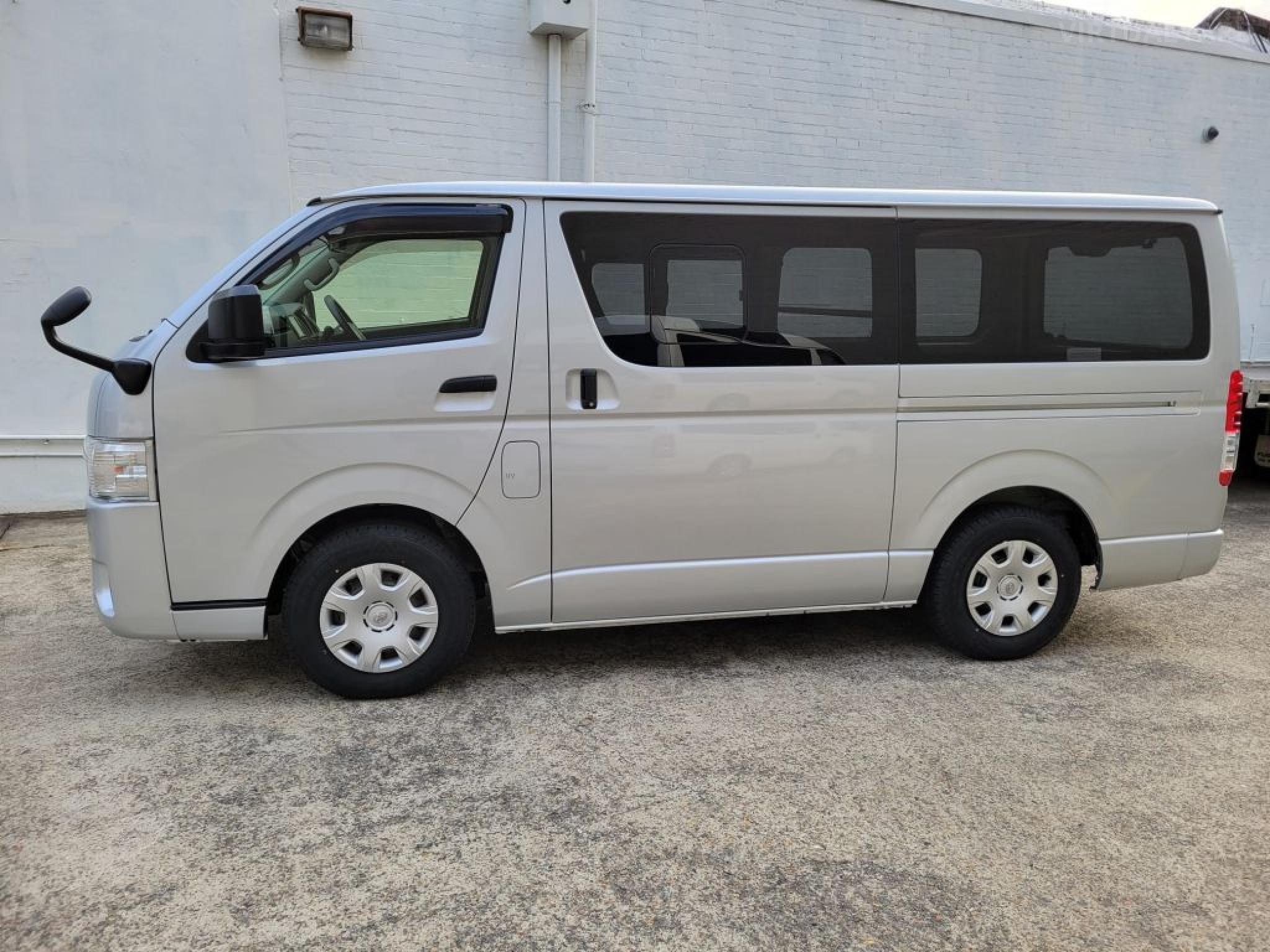 TOYOTA HIACE