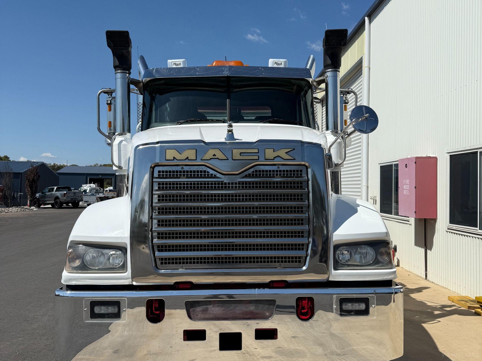 Mack CLS TRIDENT TIPPER