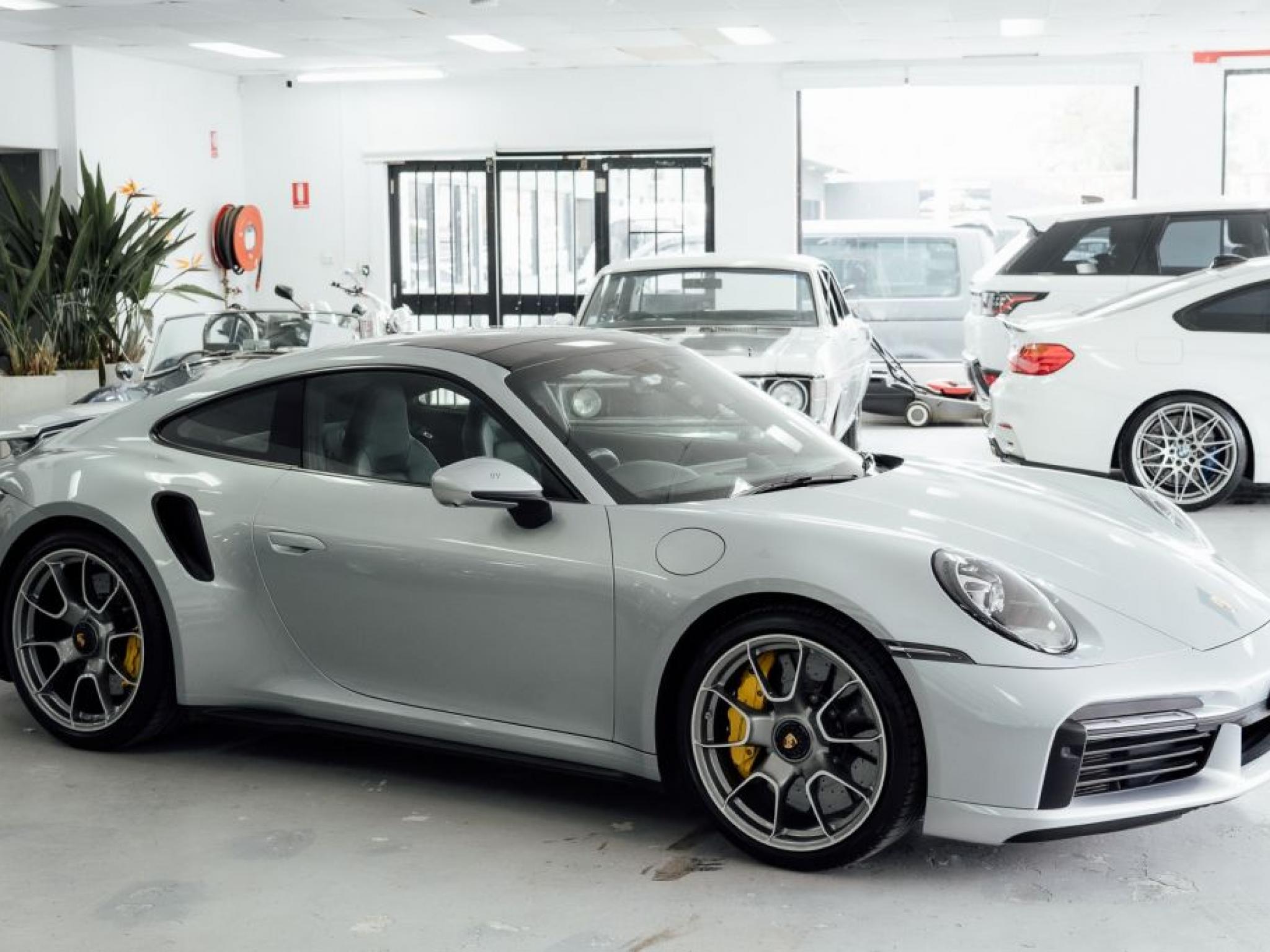 PORSCHE 911