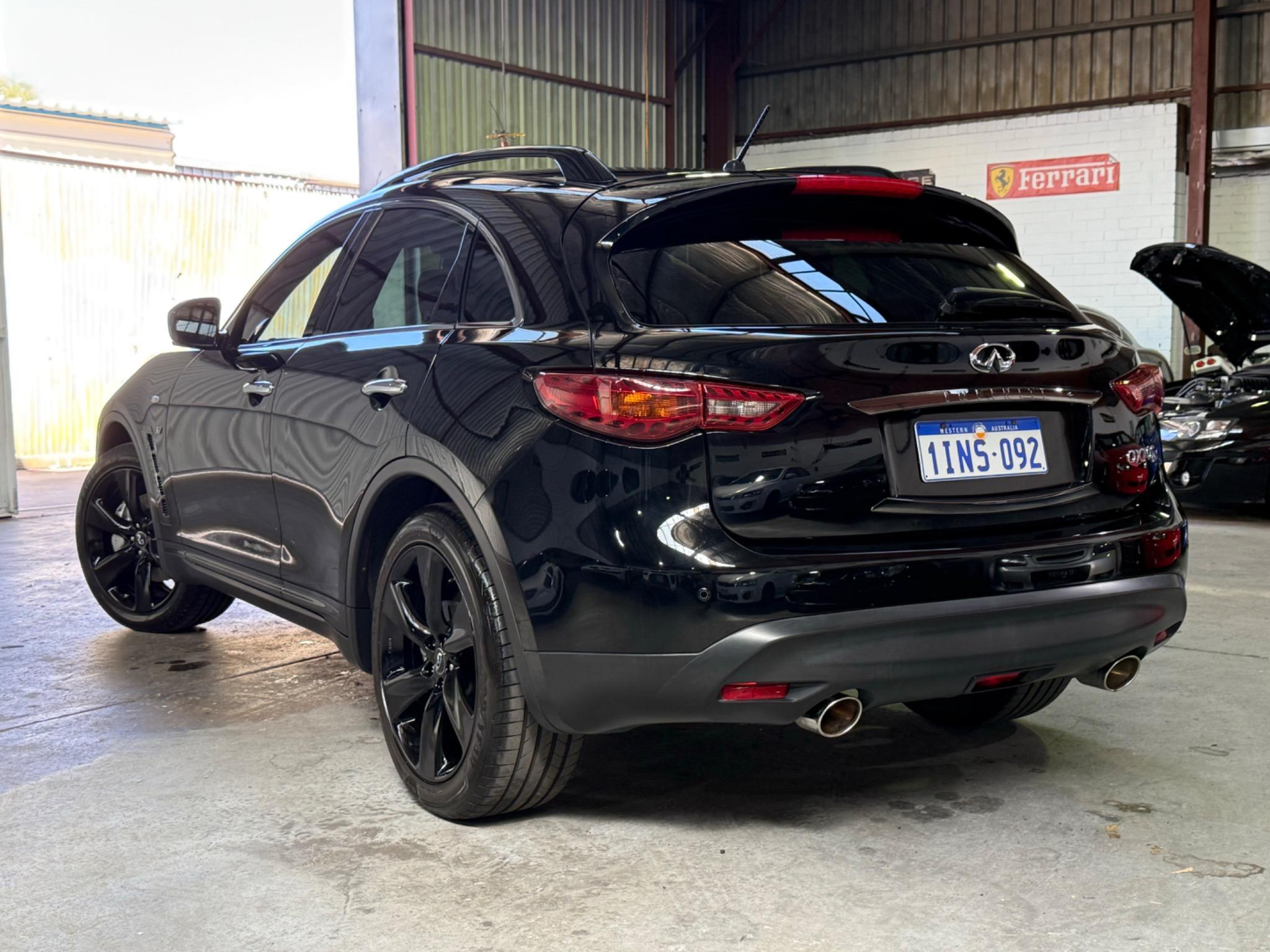 INFINITI QX70