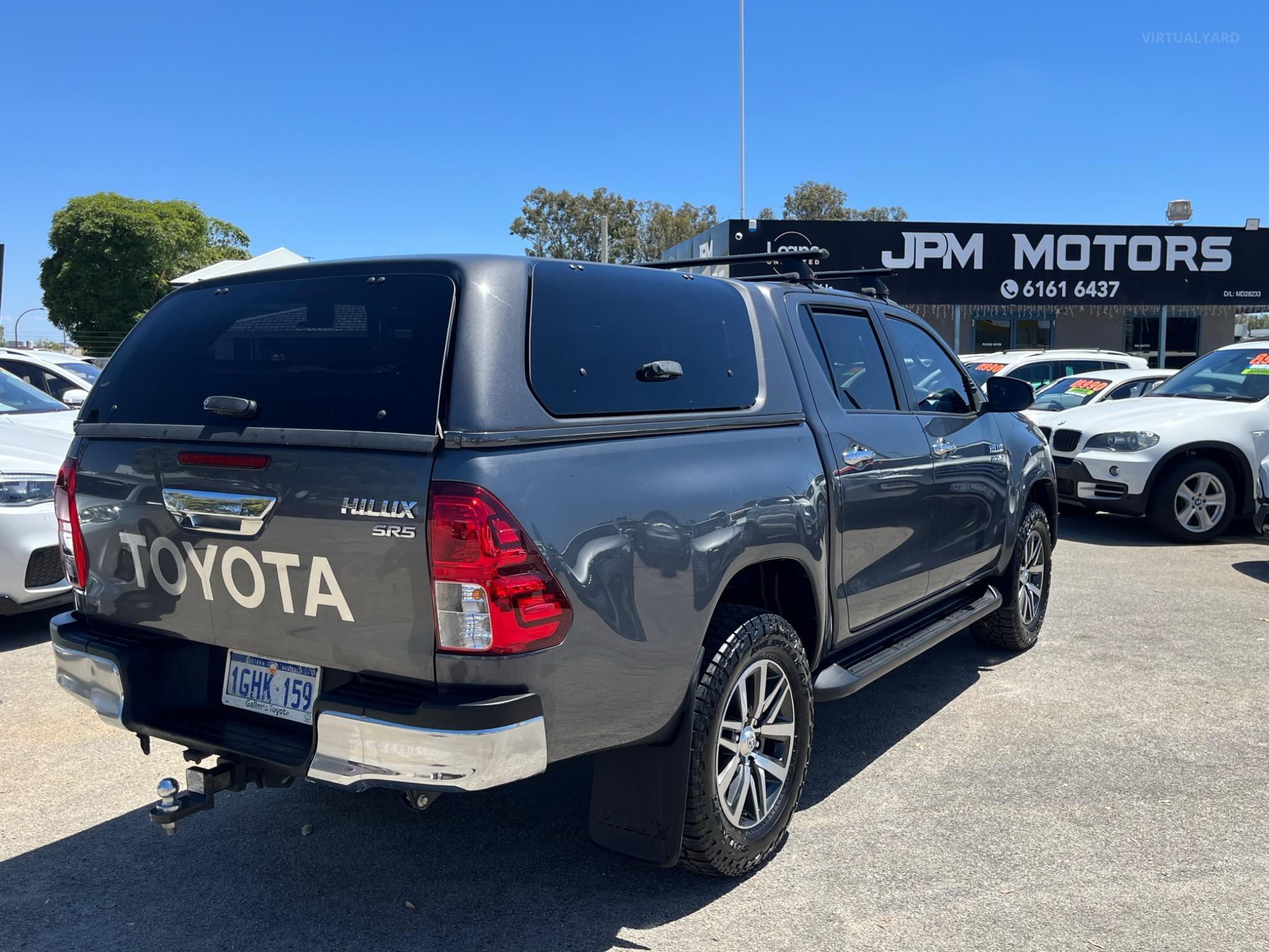 TOYOTA HILUX