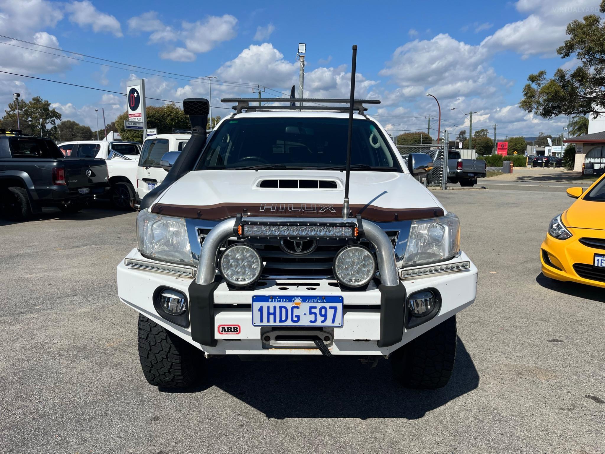 TOYOTA HILUX