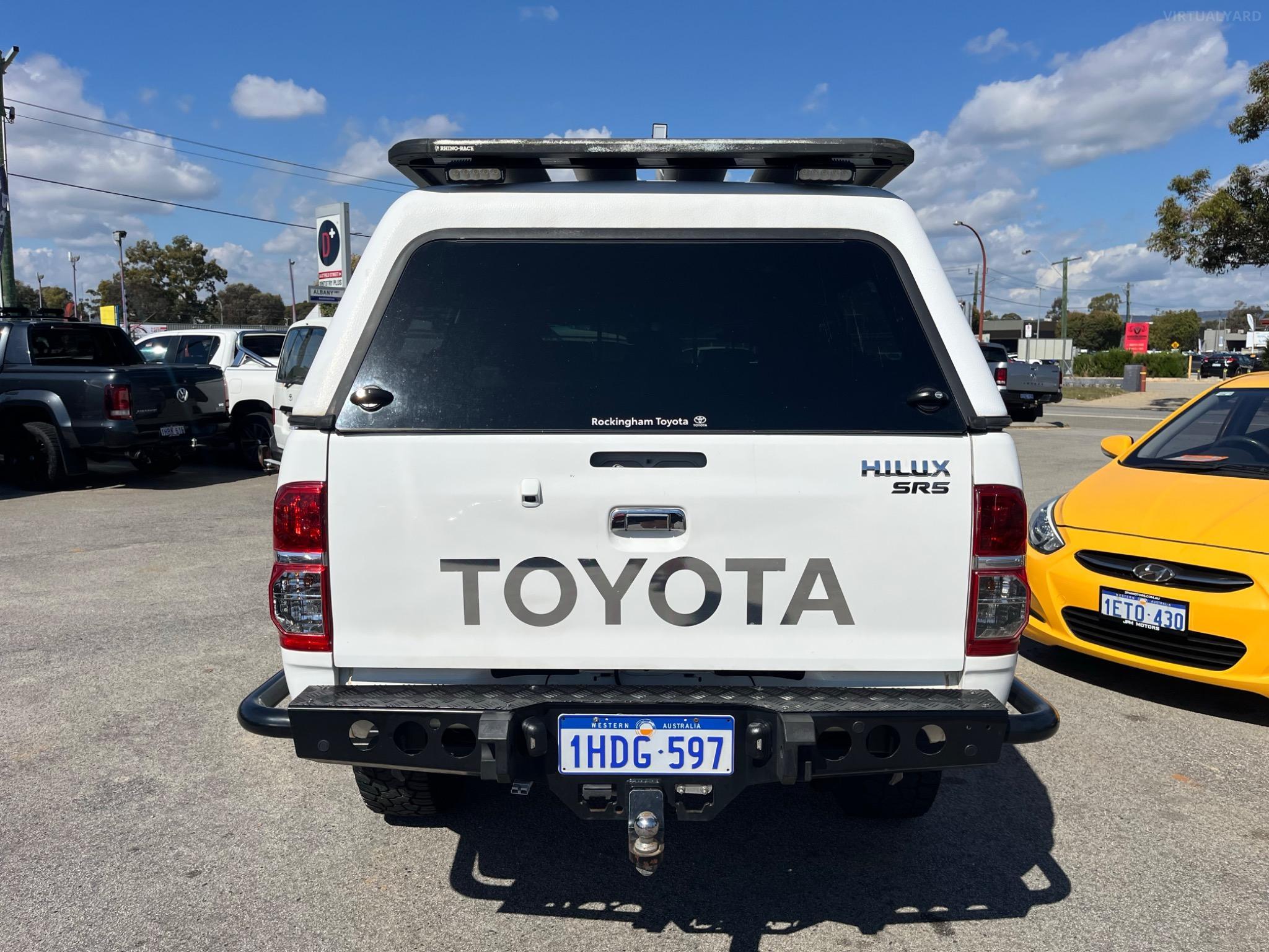 TOYOTA HILUX