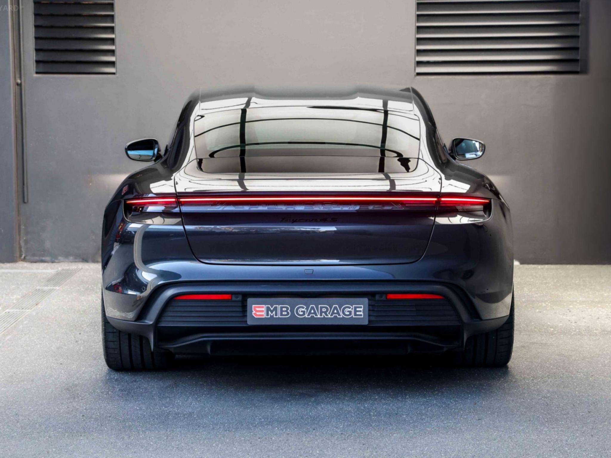 PORSCHE TAYCAN