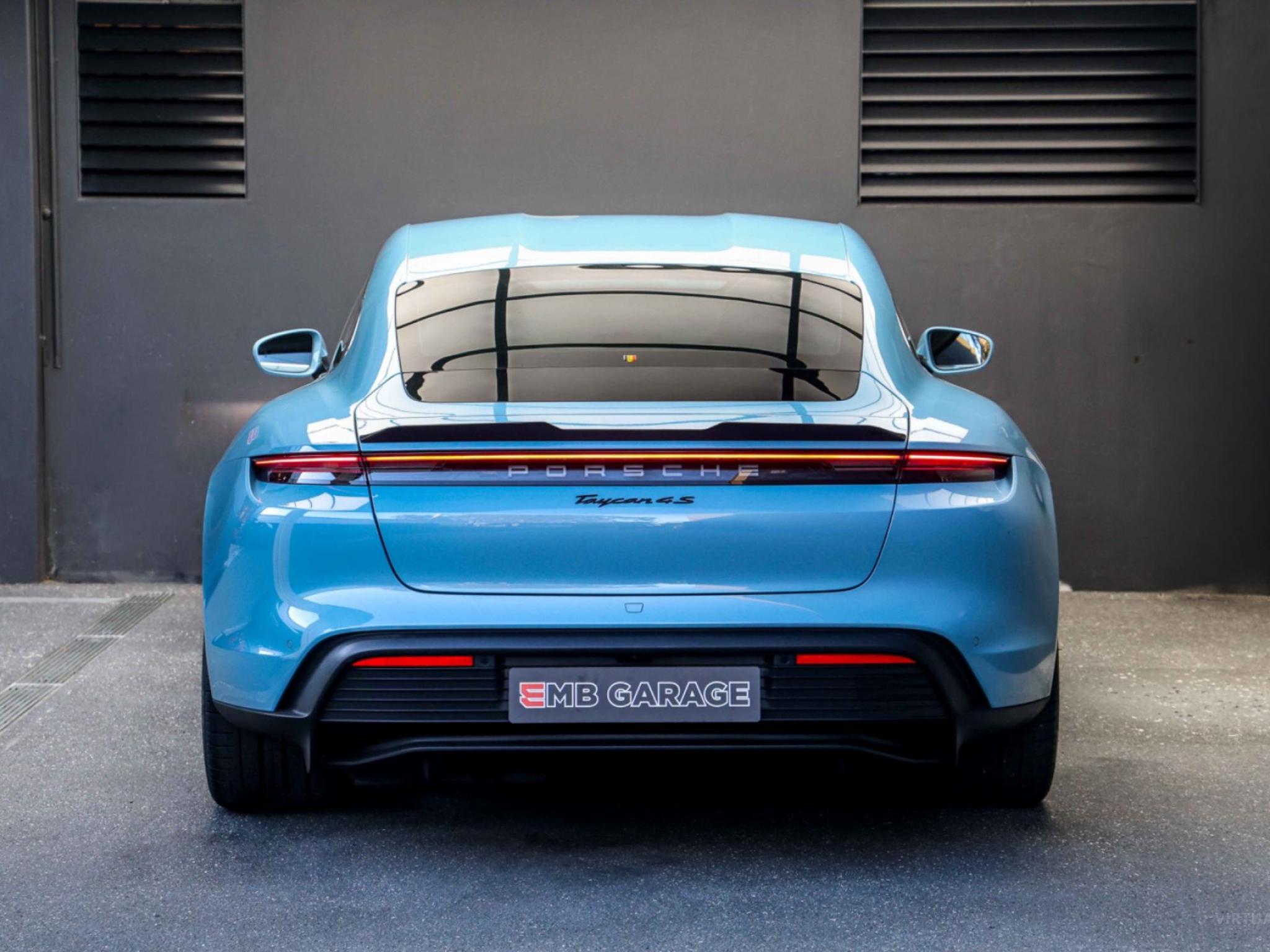 PORSCHE TAYCAN