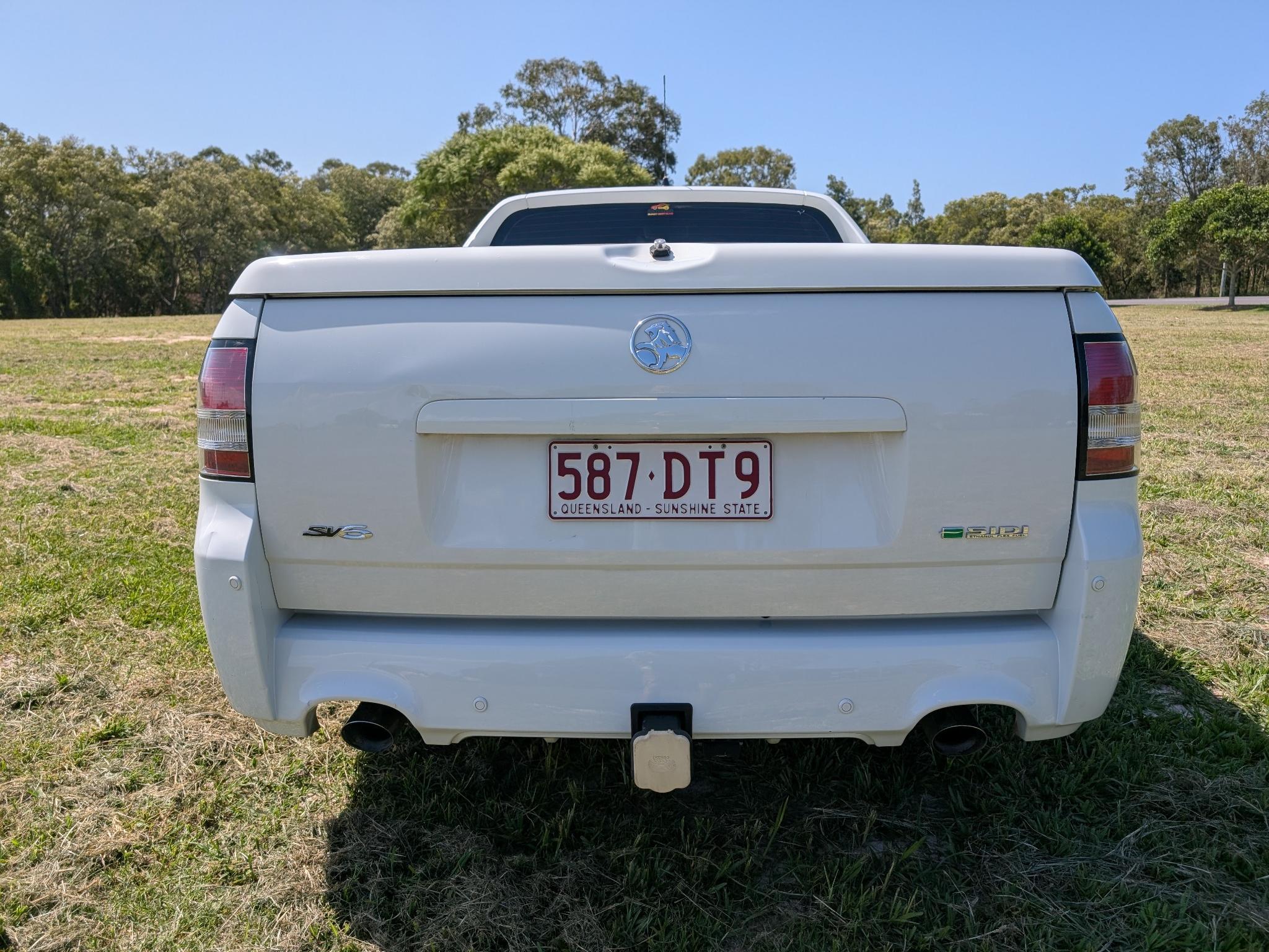 HOLDEN COMMODORE