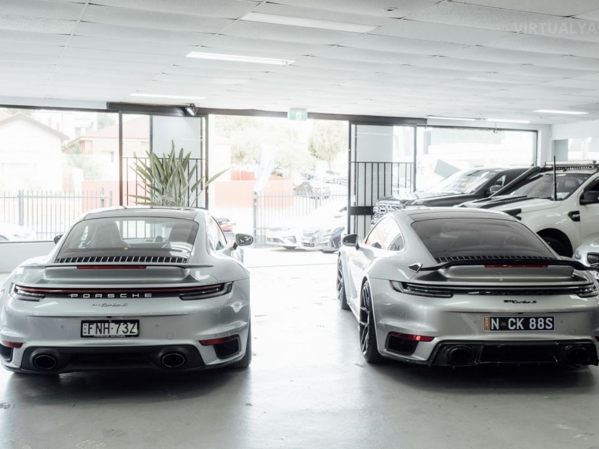 PORSCHE 911